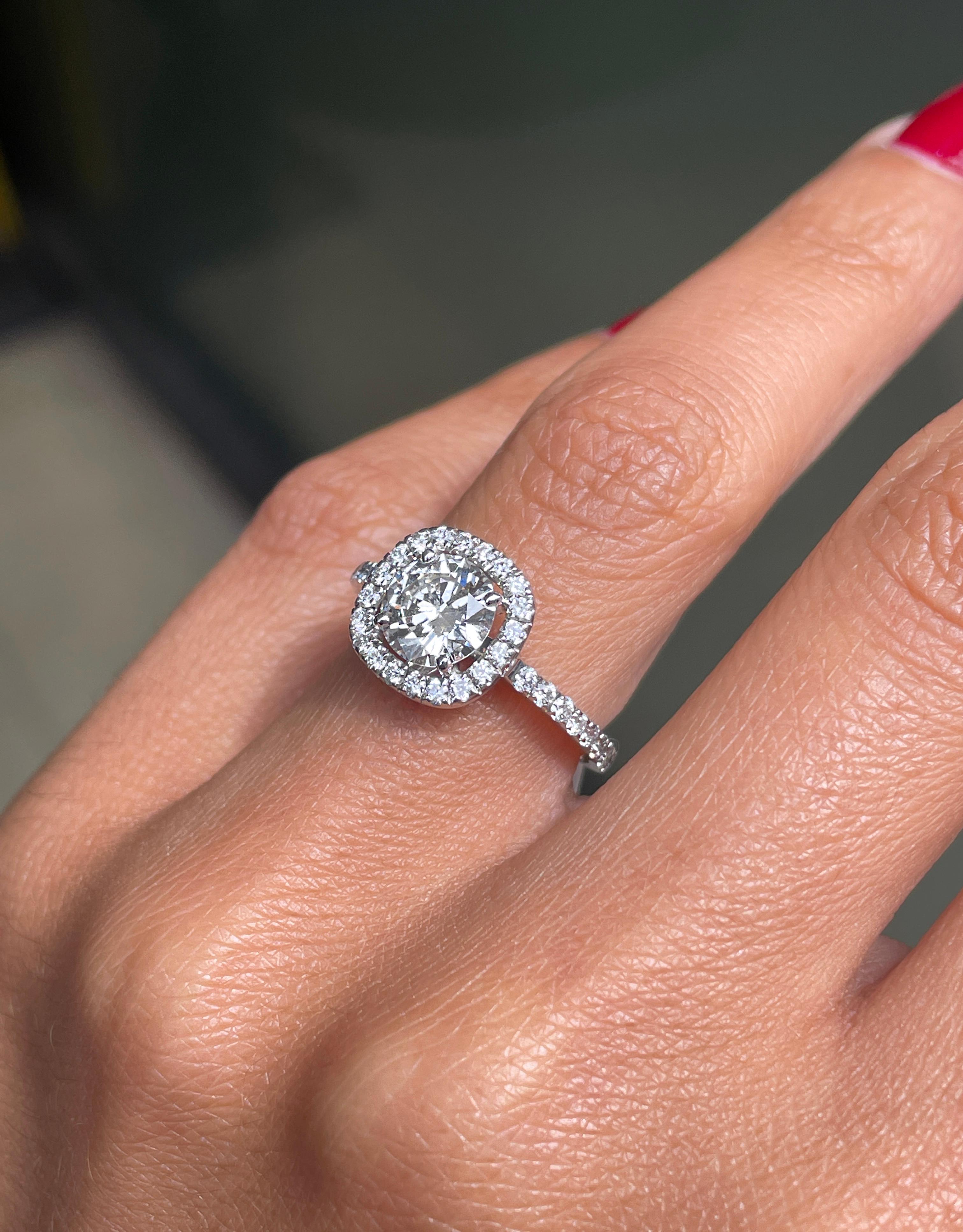 Brilliant Cut 1.04 Carat H SI1 Diamond 18 Carat White Gold Halo Engagement Ring For Sale
