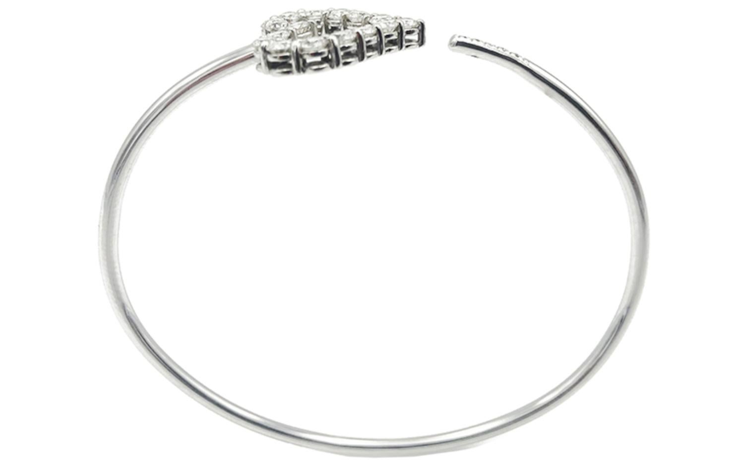 Modern 1.04 Carat Open Heart Round Brilliant Diamonds 18K White Gold Bracelet  For Sale