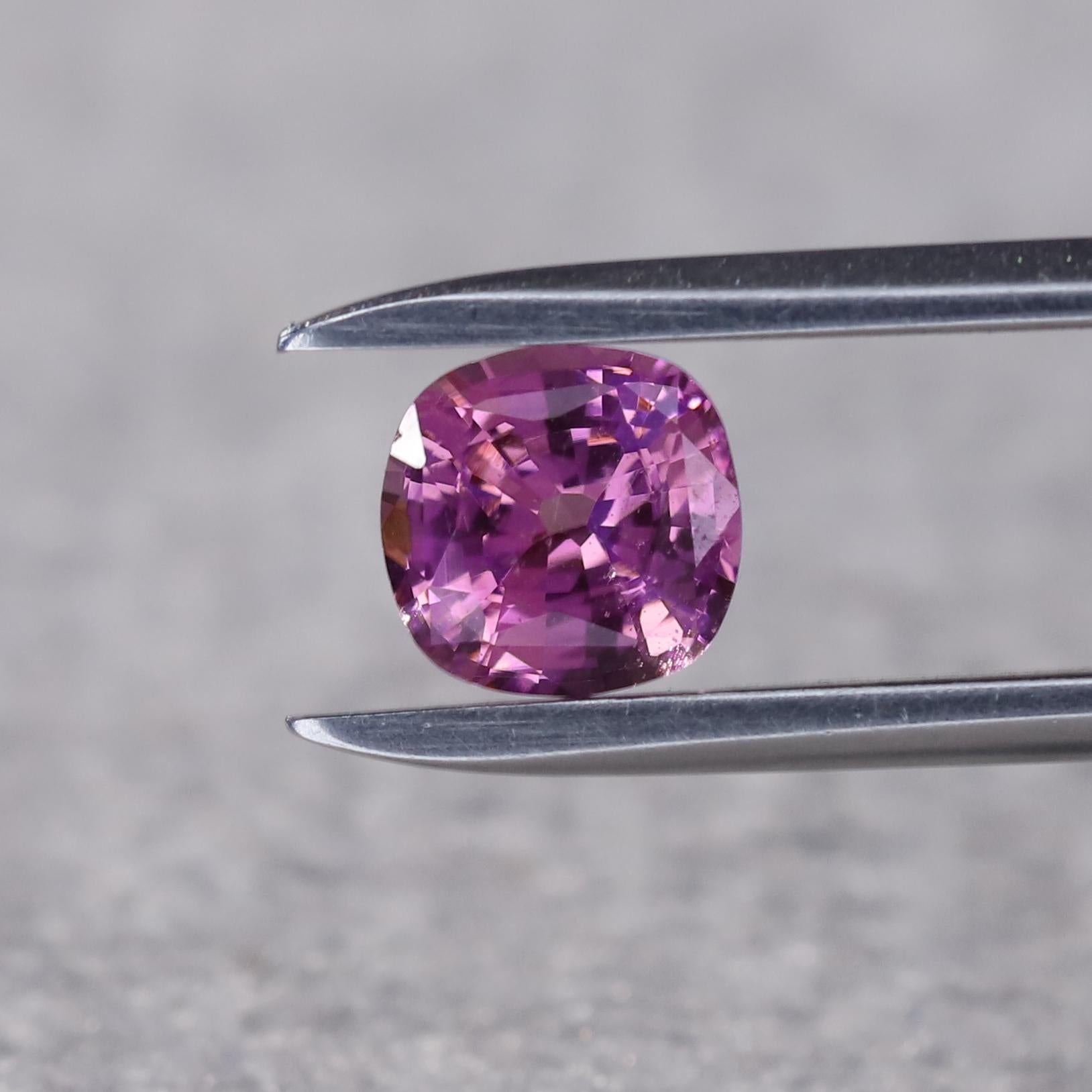 Women's 1.04 Carat Orchid Pink Natural Sapphire Loose Gemstone from Sri Lanka For Sale