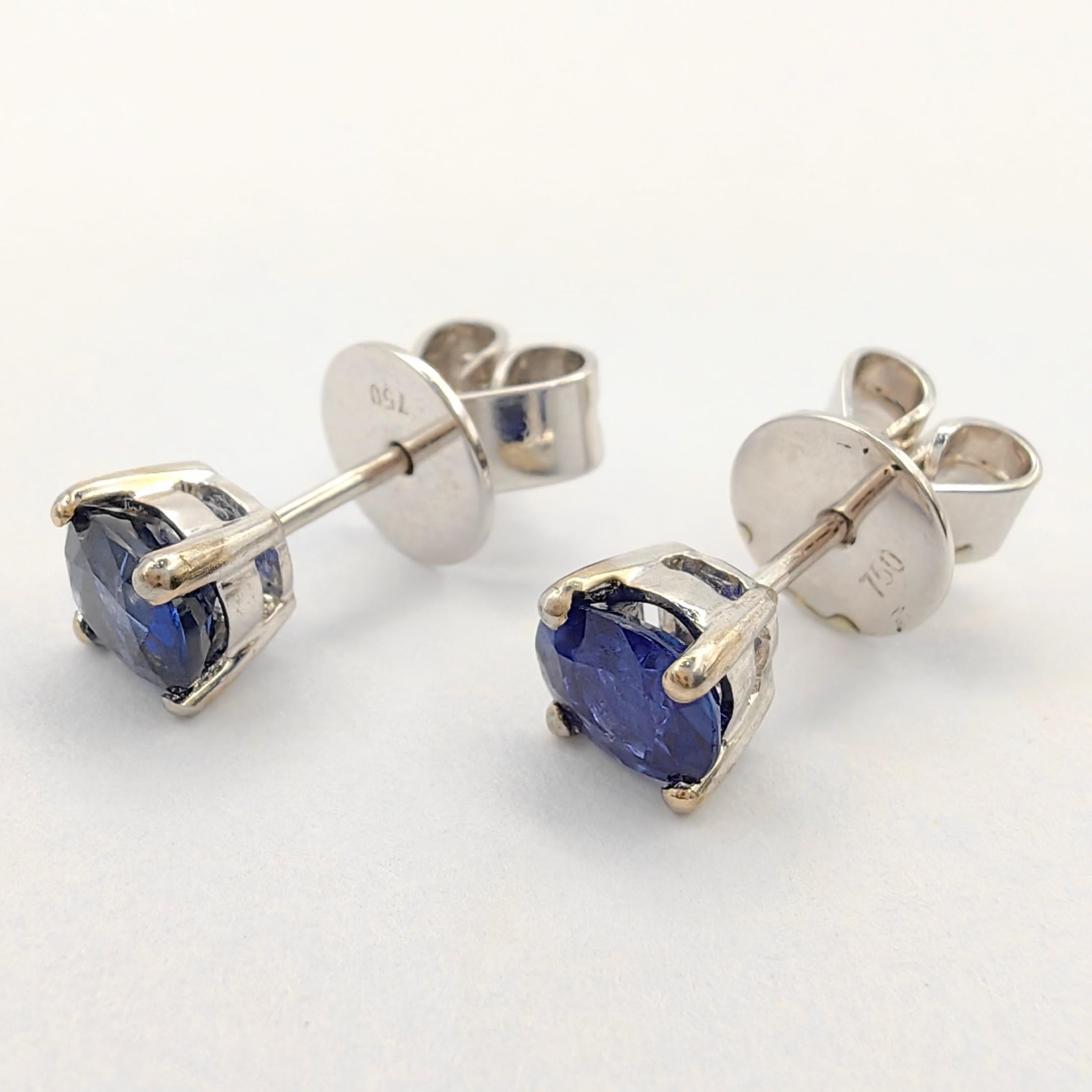 Contemporary 1.04 Carat Oval-cut Sapphire Four Prong Stud Earrings in 18K White Gold For Sale