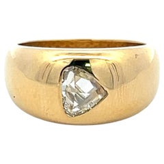 1.04 Carat Pear Shape K VS Diamond 18K Yellow Gold Modern Engagement Ring (bague de fiançailles moderne en or jaune)