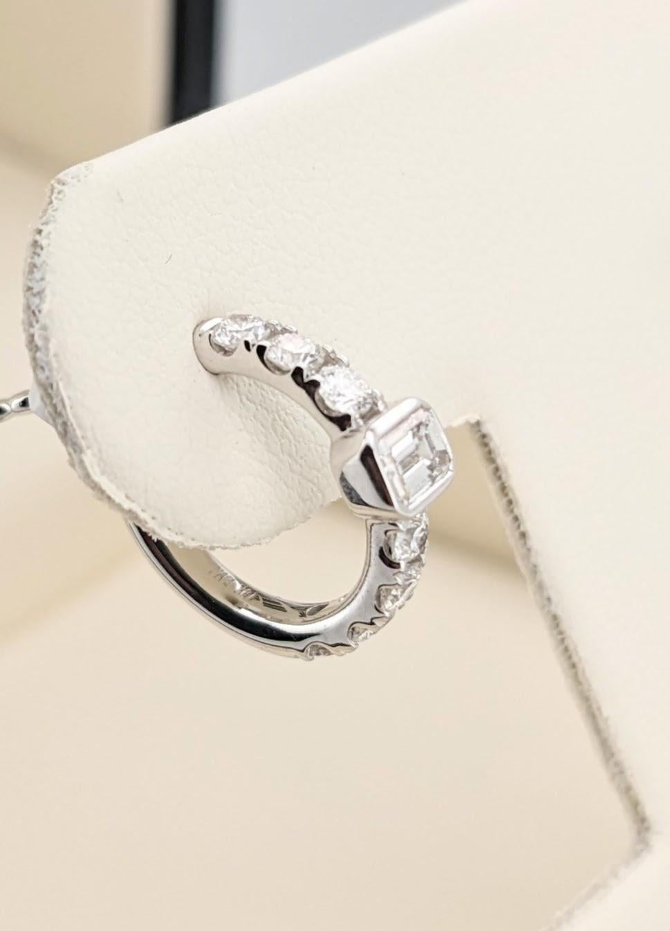 1,04 Karat natürliche Diamanten Runder Ring mit Smaragdschliff Ohrringe aus 18k Weißgold (Moderne) im Angebot