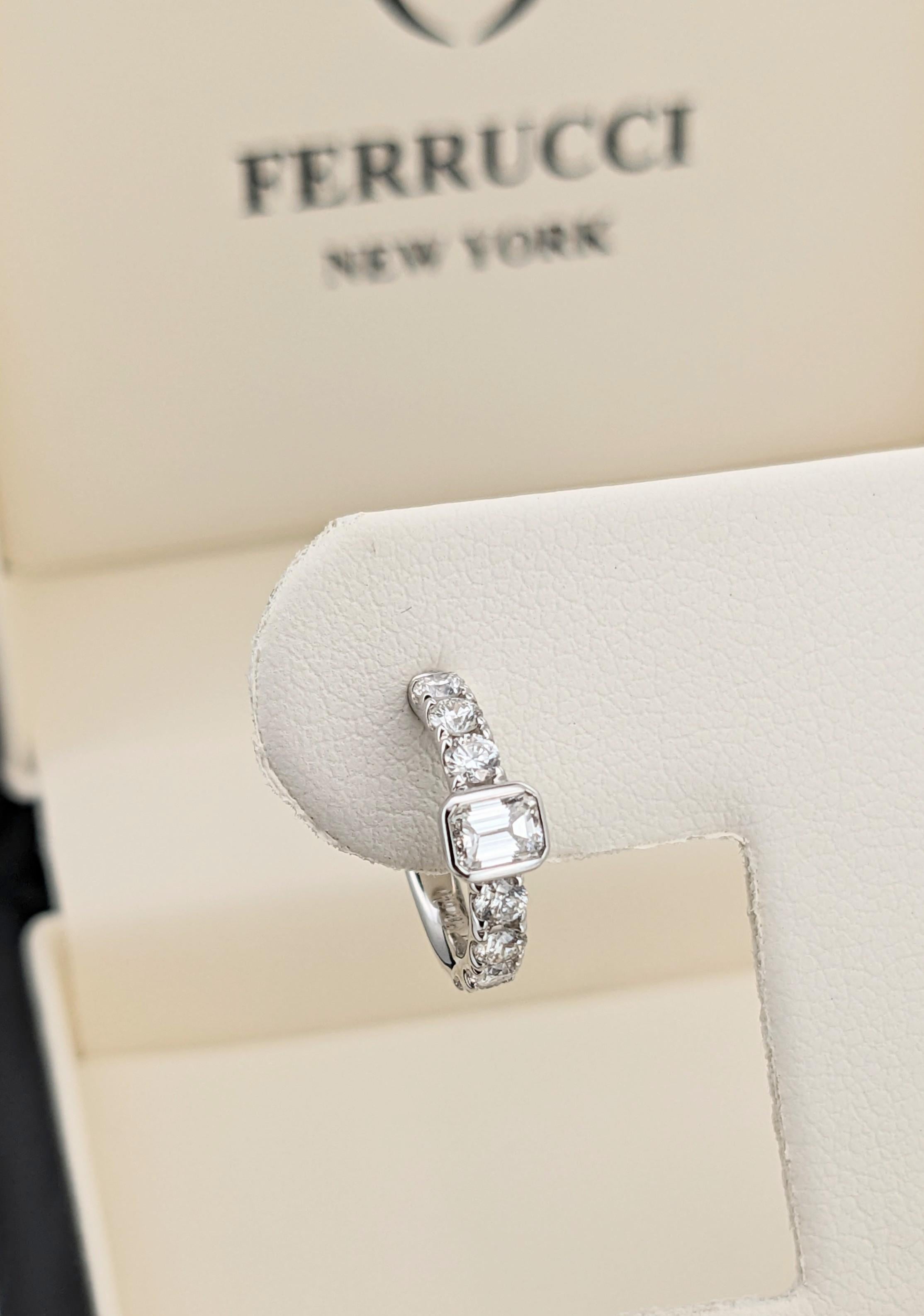 1,04 Karat natürliche Diamanten Runder Ring mit Smaragdschliff Ohrringe aus 18k Weißgold im Zustand „Neu“ im Angebot in New York, NY