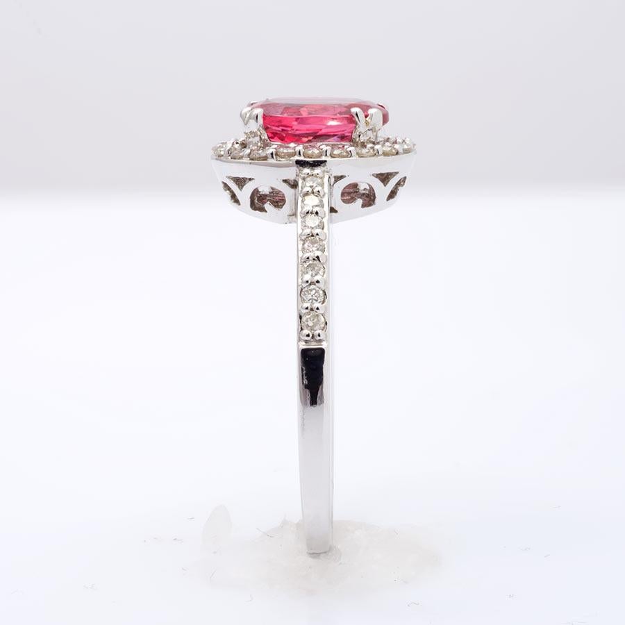 Mixed Cut 1.04 Carats Neon Tanzanian Spinel Diamonds set in 14K White Gold For Sale