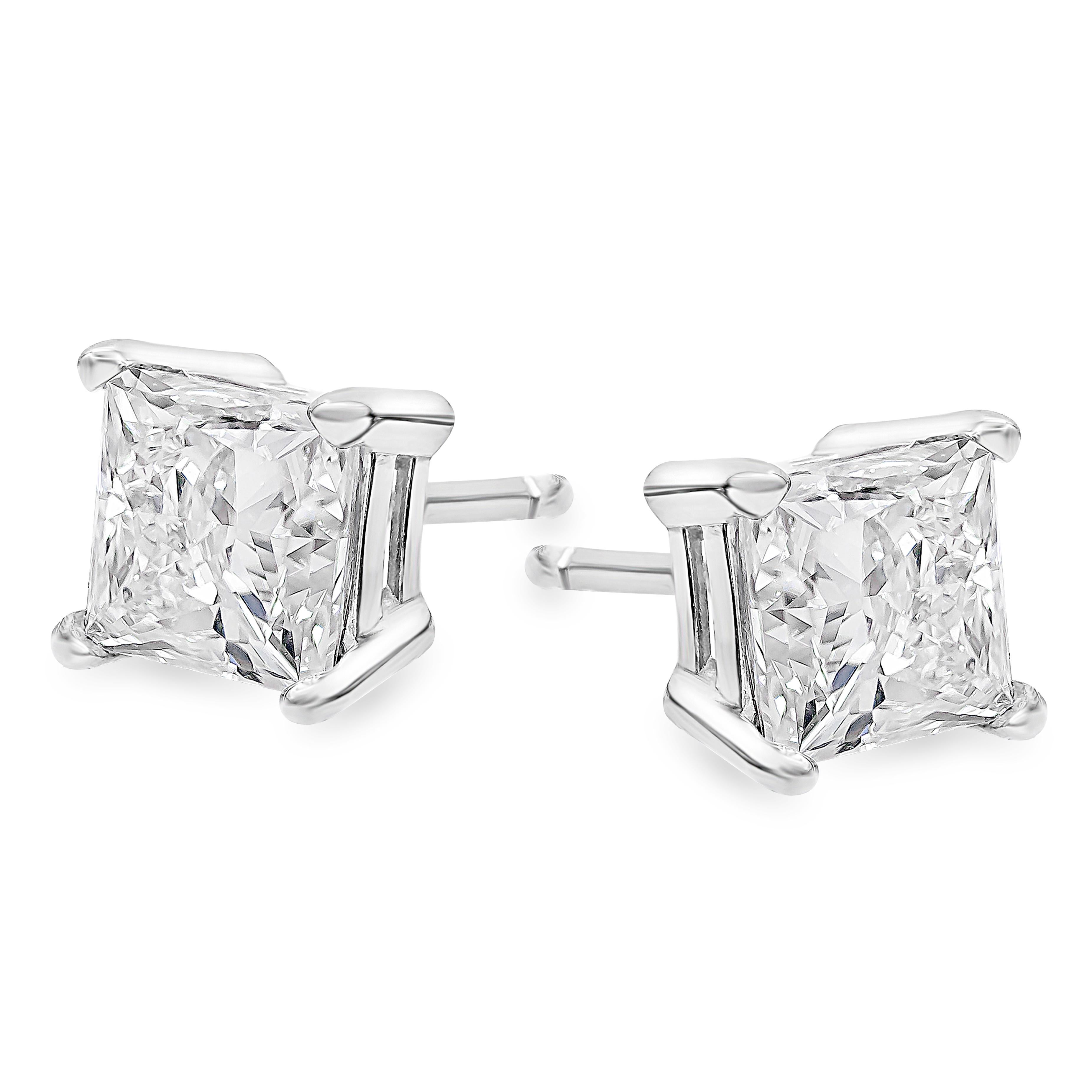 Contemporary 1.04 Carats Total Princess Cut Diamond Stud Earrings in White Gold For Sale
