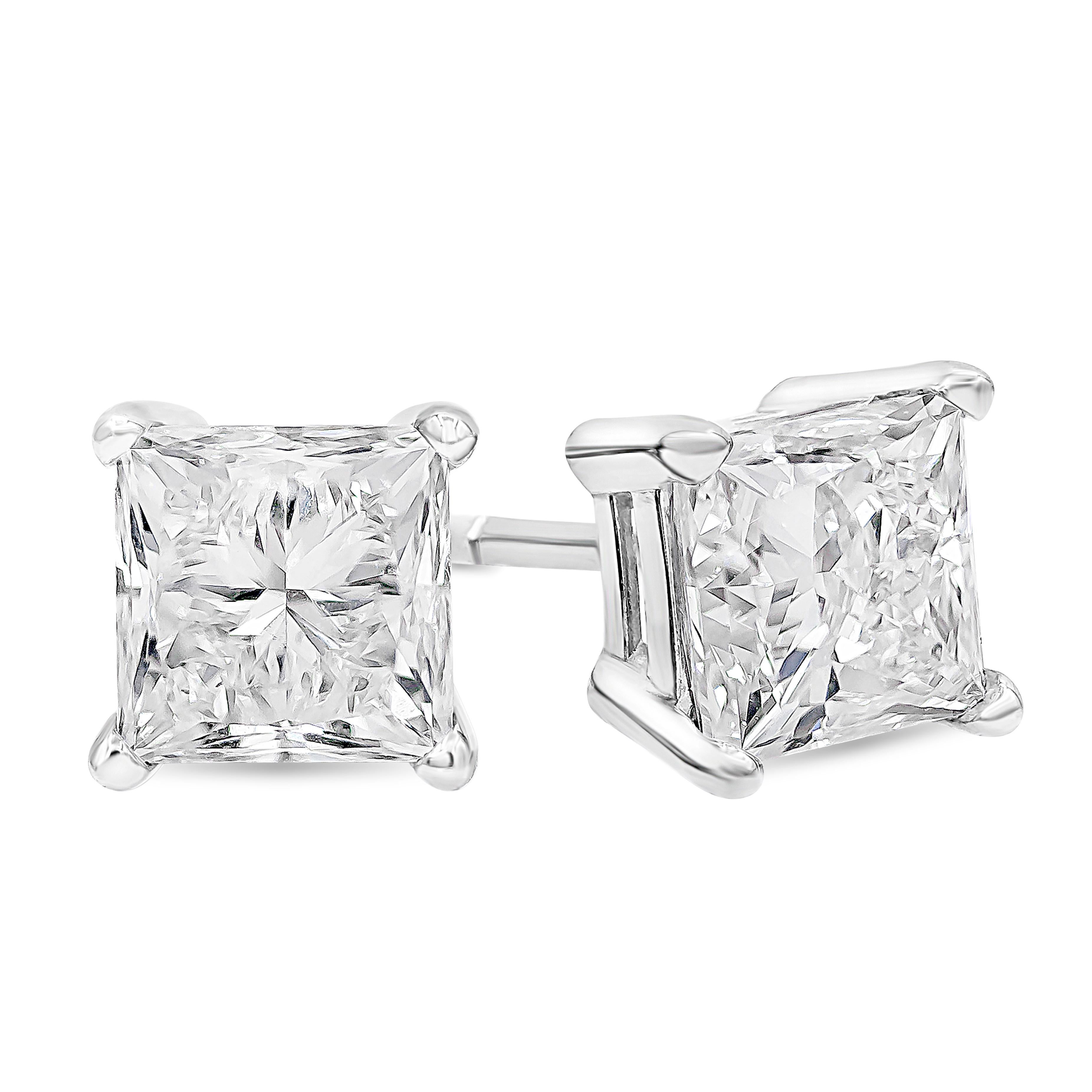 1.04 Carats Total Princess Cut Diamond Stud Earrings in White Gold In New Condition For Sale In New York, NY