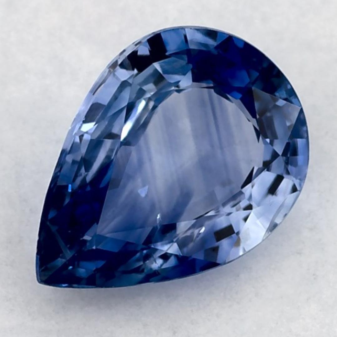 Questo zaffiro blu naturale offre eleganza e raffinatezza. Con la sua ricca saturazione del colore e il taglio preciso, è il centro perfetto per un anello di fidanzamento o un design di gioielli di lusso.

Questo zaffiro proviene dallo Sri Lanka
