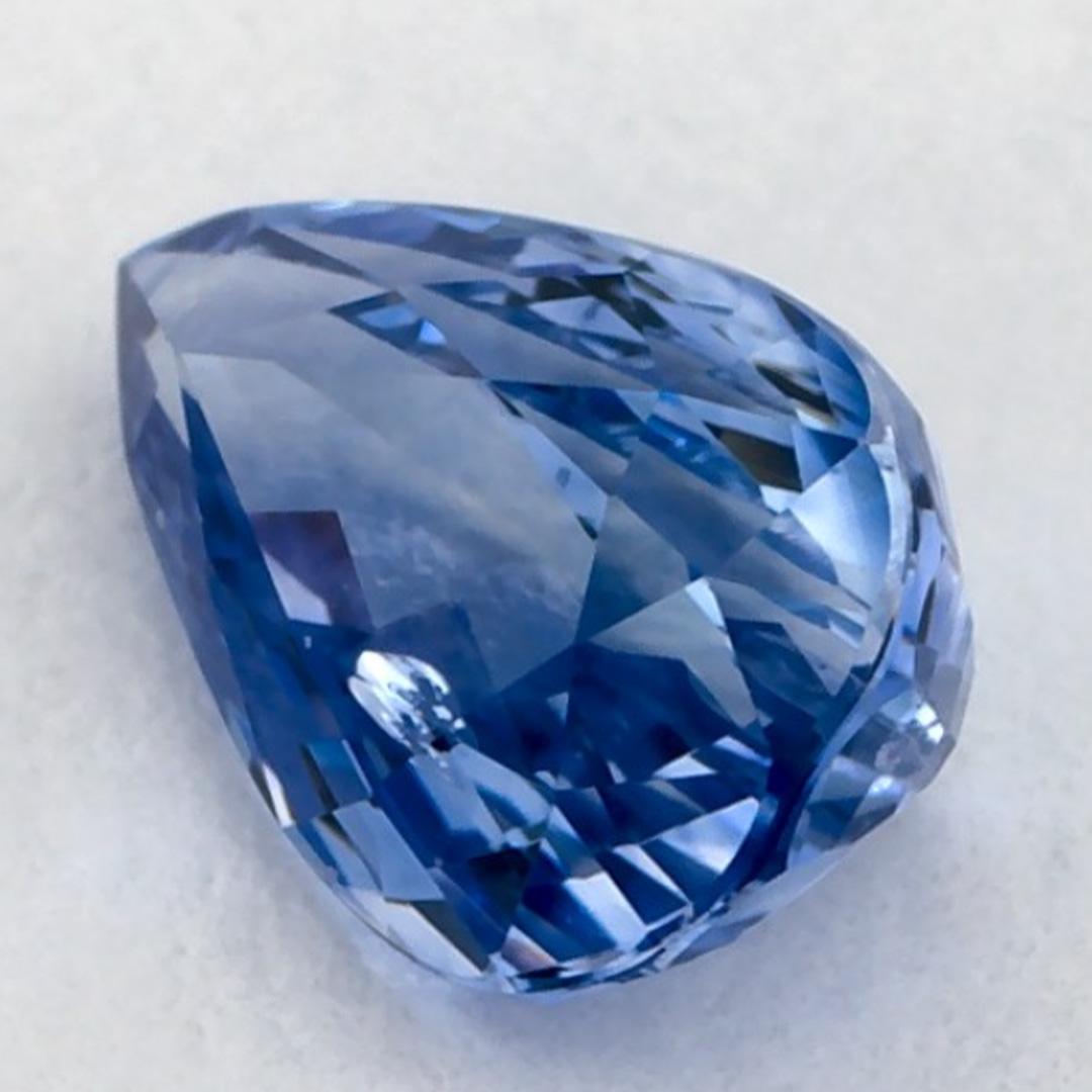 Questo zaffiro blu naturale offre eleganza e raffinatezza. Con la sua ricca saturazione del colore e il taglio preciso, è il centro perfetto per un anello di fidanzamento o un design di gioielli di lusso.

Questo zaffiro proviene dallo Sri Lanka