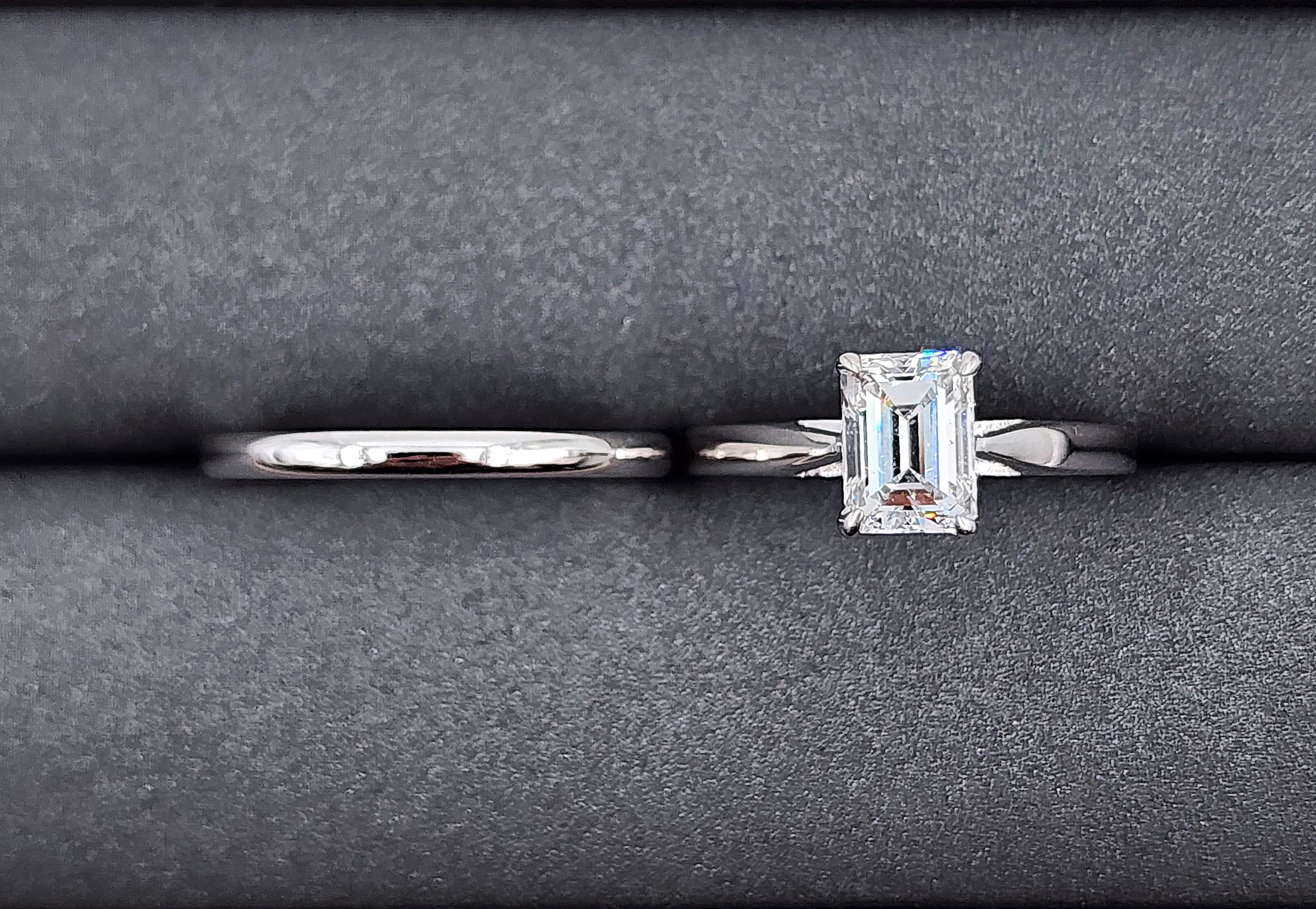 Taglio smeraldo Set di fidanzamento con diamanti taglio smeraldo da 1,04 ct certificato GIA in vendita