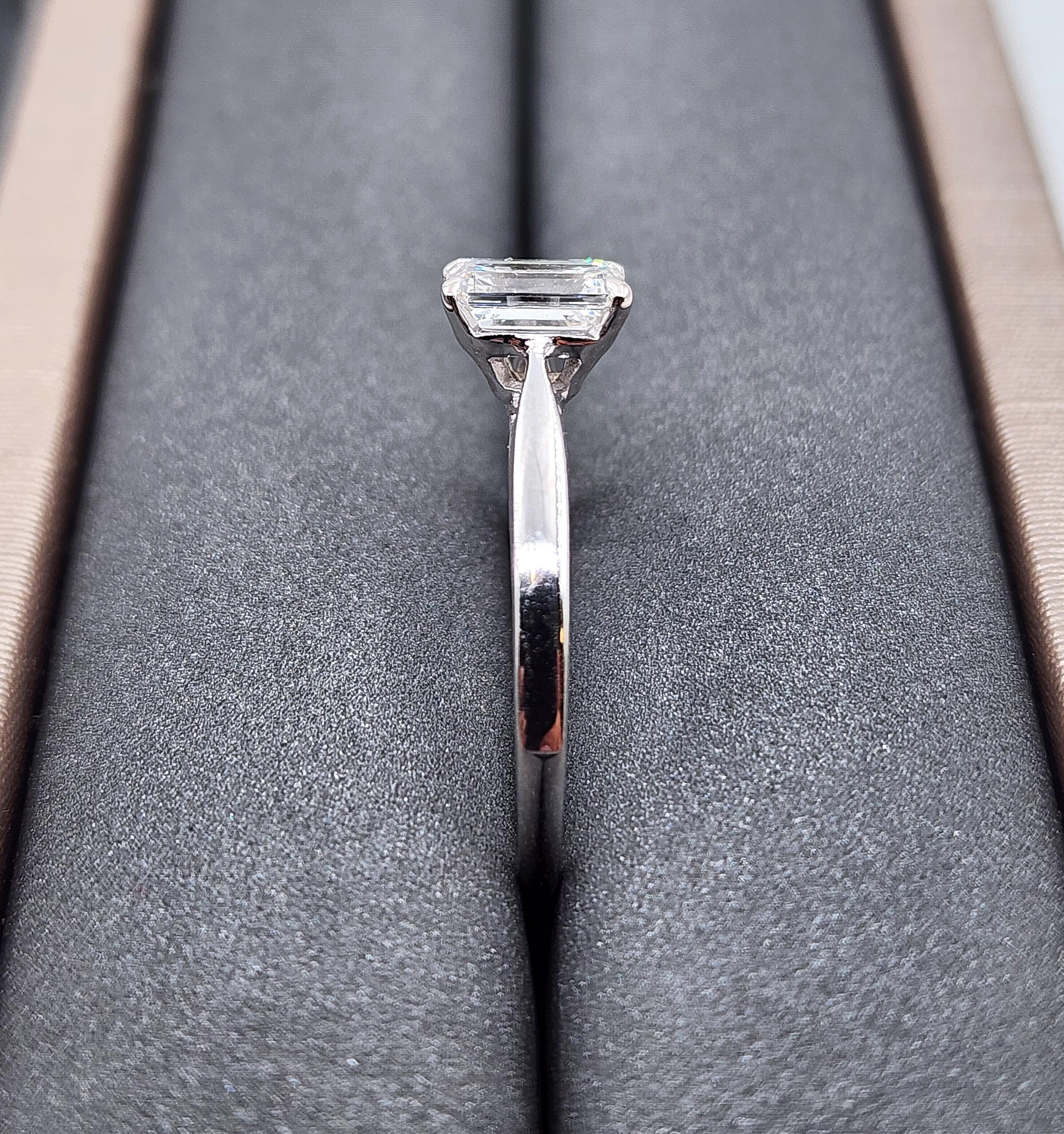 Set di fidanzamento con diamanti taglio smeraldo da 1,04 ct certificato GIA in vendita 1