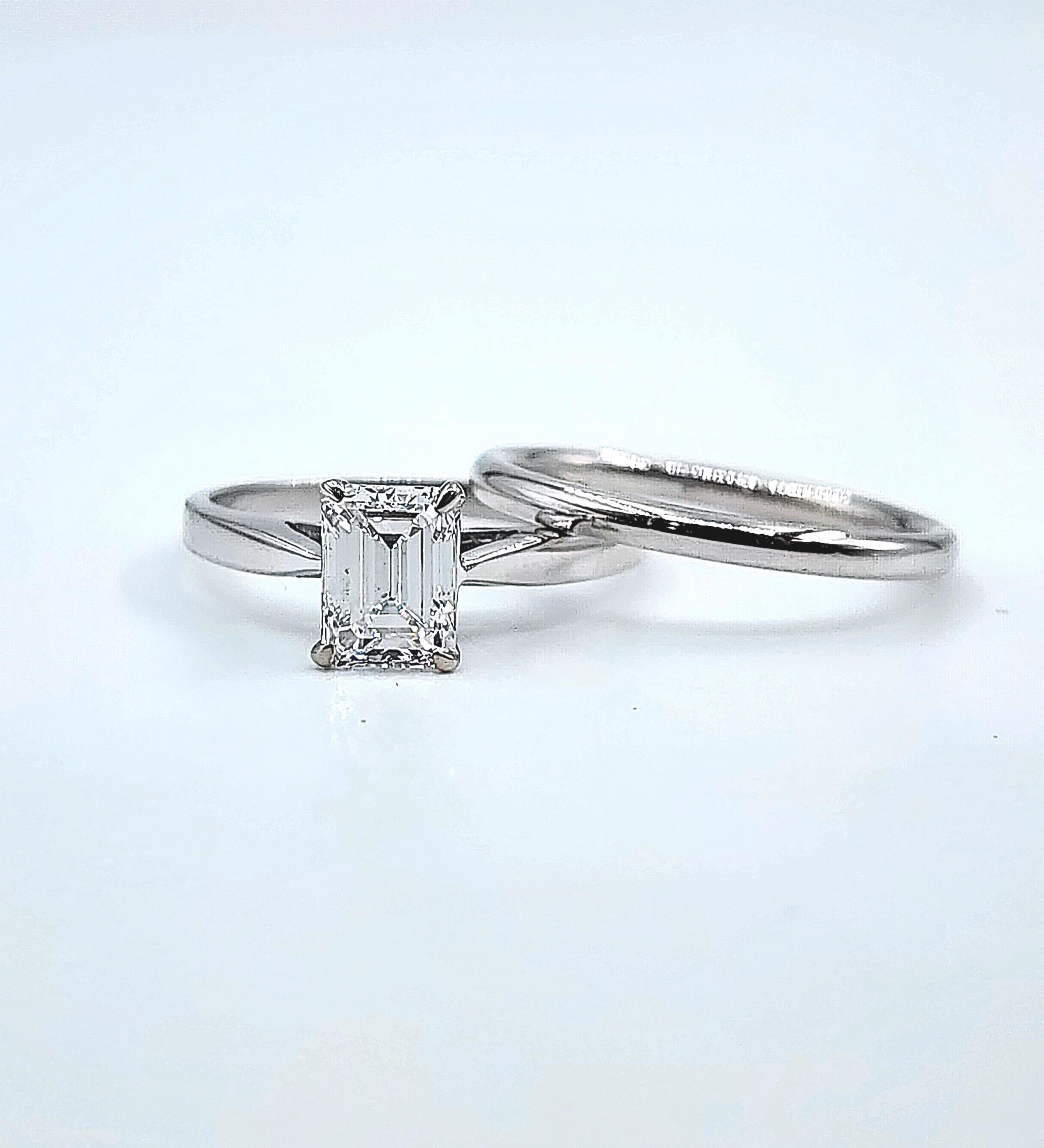 Set di fidanzamento con diamanti taglio smeraldo da 1,04 ct certificato GIA in vendita 2