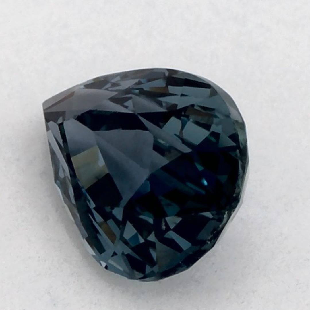 Ce saphir vert naturel offre élégance et sophistication. Avec sa riche saturation de couleurs et sa coupe précise, il constitue la pièce maîtresse parfaite pour une bague de fiançailles ou une conception de bijoux de luxe.

Ce saphir provient du Sri