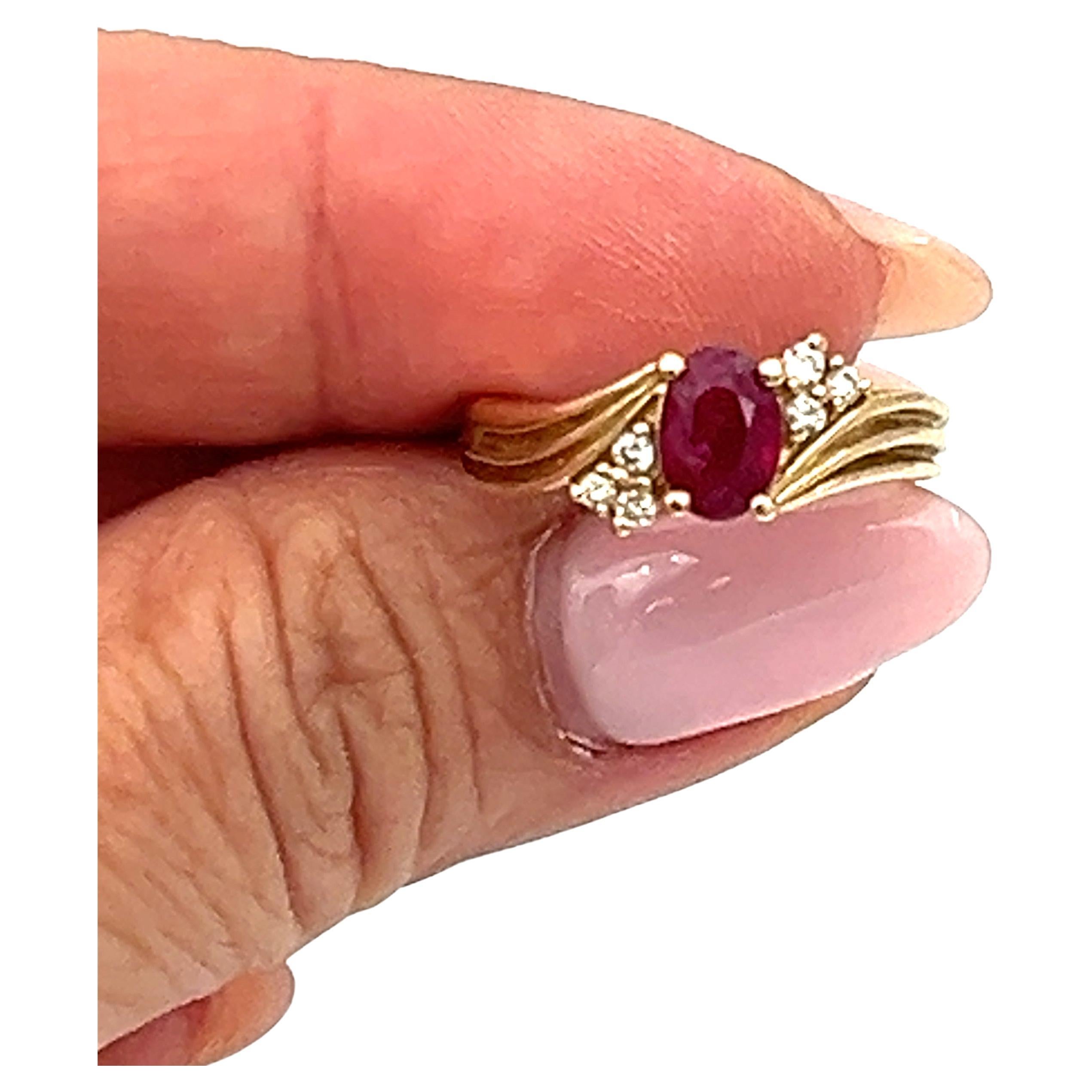 1.04 ct Red Ruby & Diamond Ring For Sale