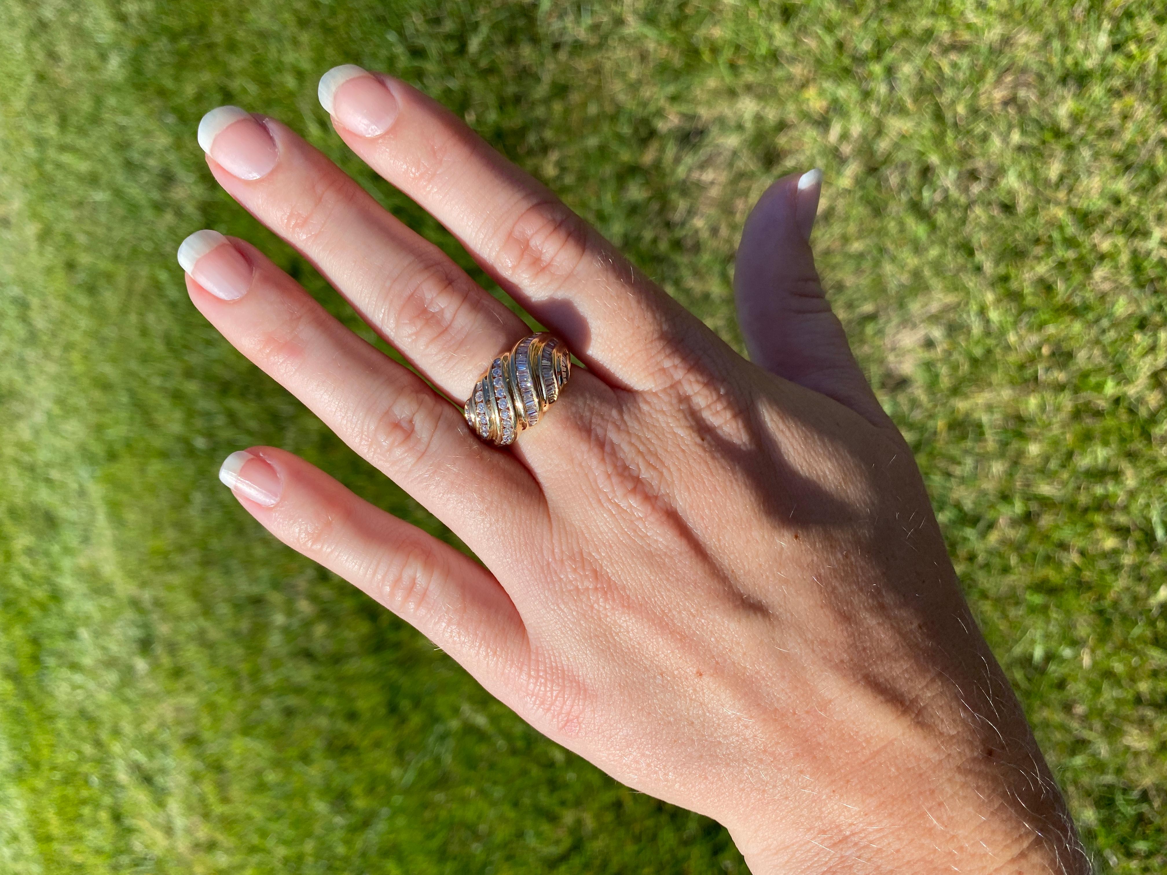 1.04 ctw Diamond Croissant Ring, 14k Yellow Gold, Ring Size 7, Ribbed Dome Ring en vente 2