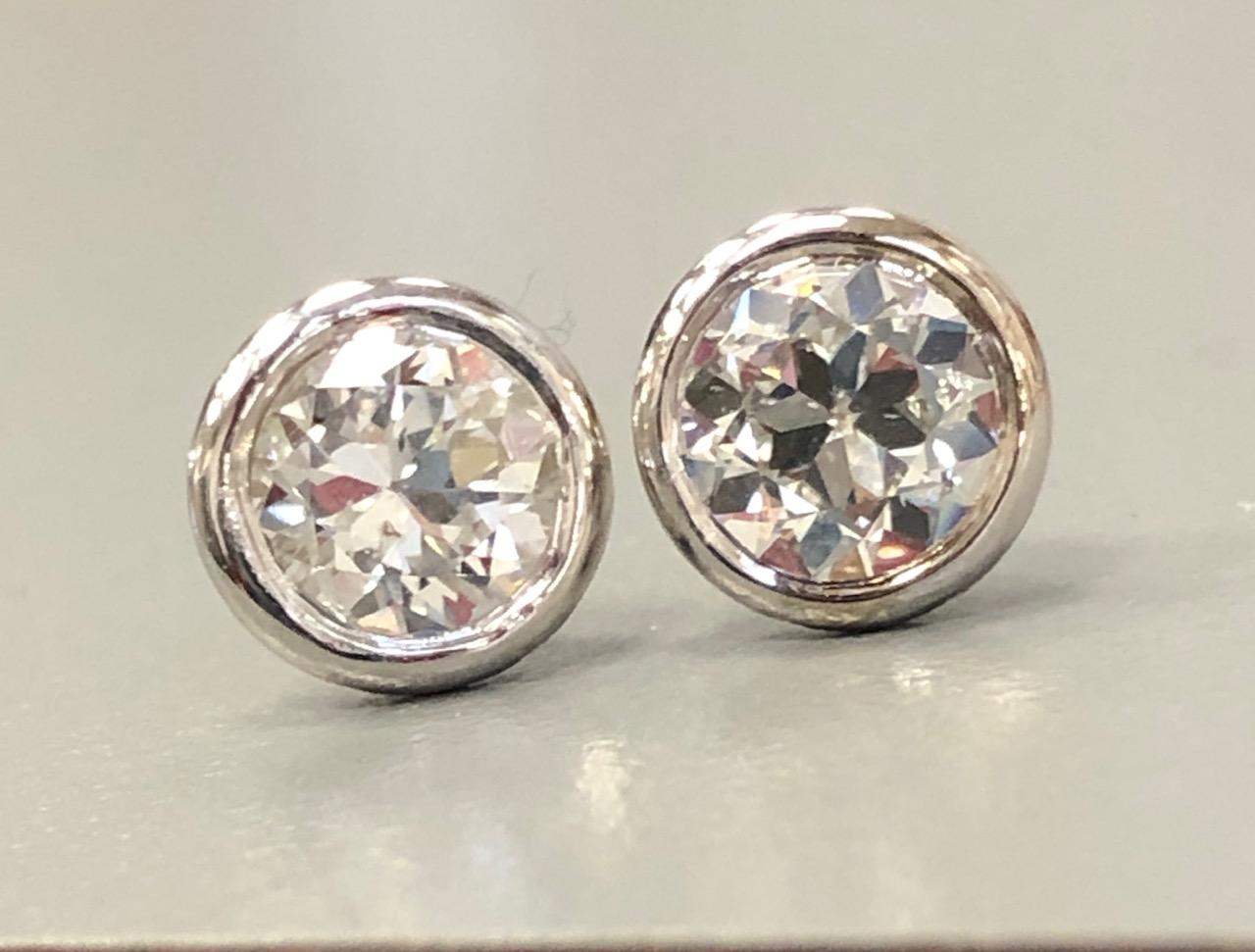 Modern 1.04 Carat Diamond Stud Earrings
