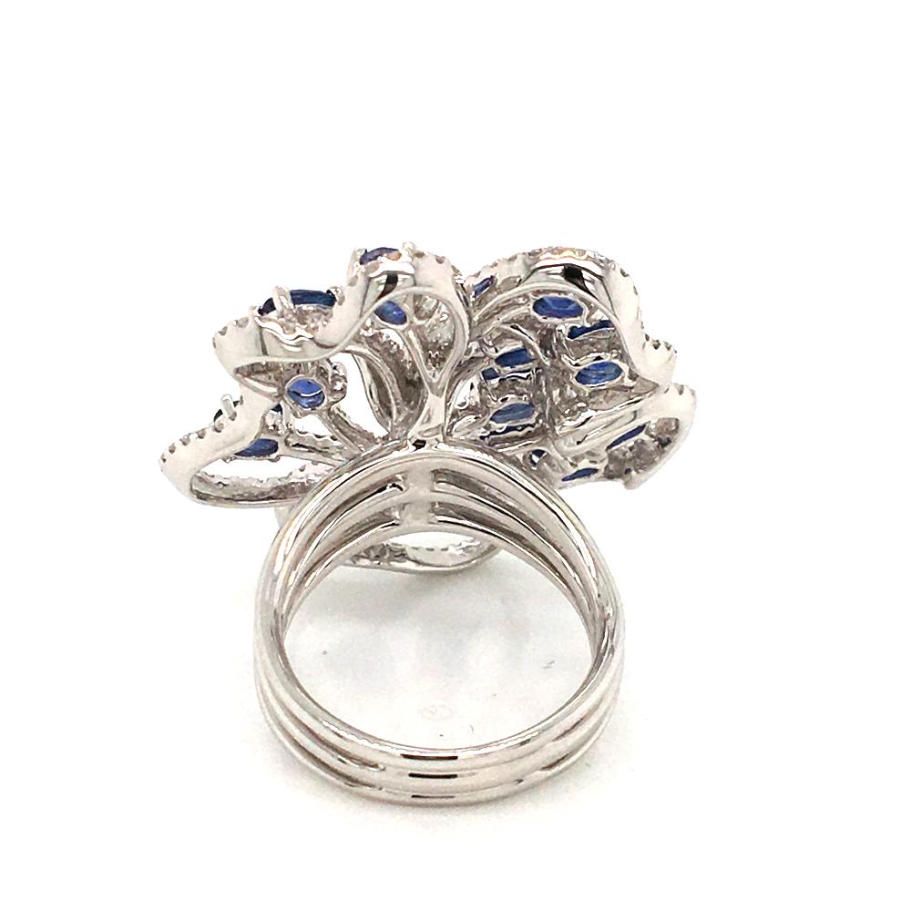 Round Cut 1.04 Diamond and 3.28 Blue Sapphire White Gold Flower Ring With Box For Sale