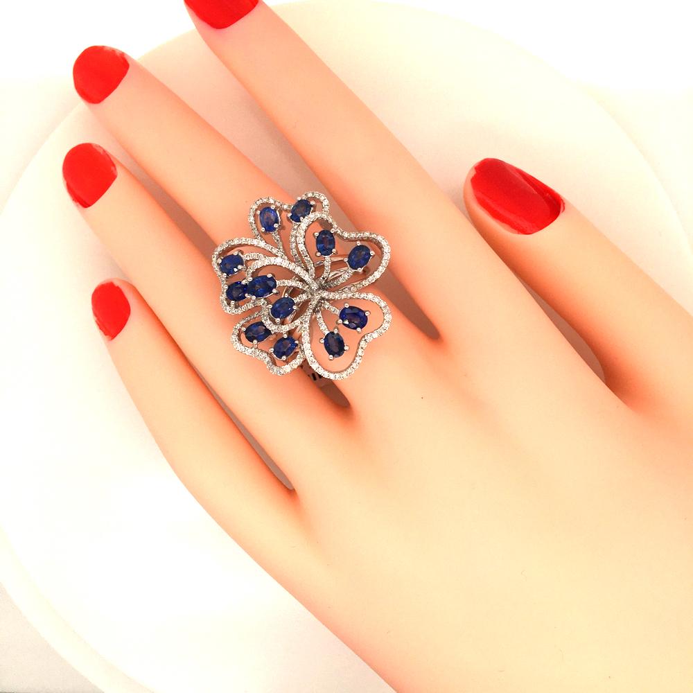 1.04 Diamond and 3.28 Blue Sapphire White Gold Flower Ring With Box For Sale 2