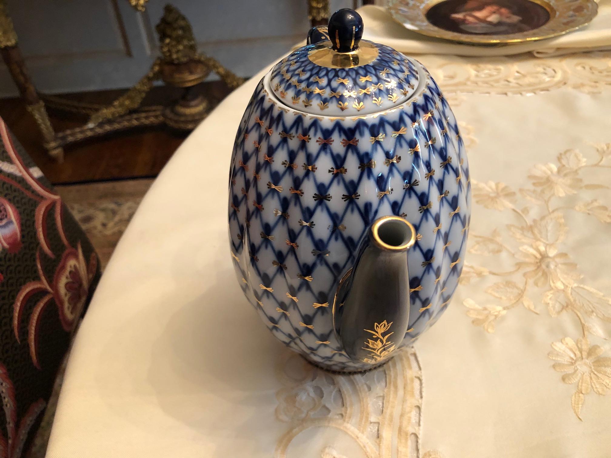 104 Pieces Russian Lomonsov Porcelain Service for Eight p For Sale 2