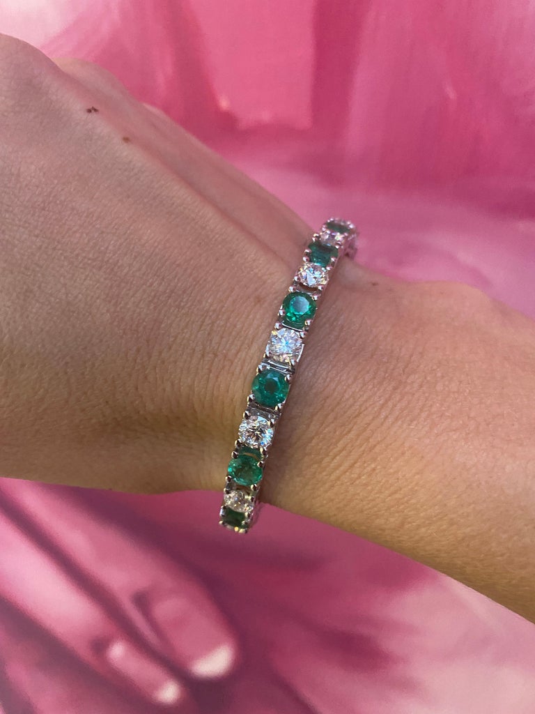 10.40 Carat Emerald & 8.50 Carat Diamond Tennis Bracelet, 14k White Gold For Sale 3