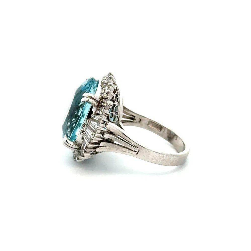 10.40 Carat Oval Aquamarine and Diamond Platinum Statement Vintage Cocktail Ring In Excellent Condition For Sale In Montreal, QC