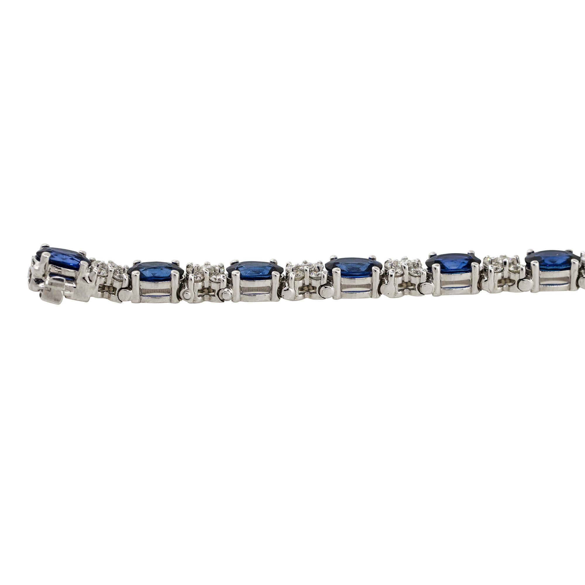 10,40 Karat ovaler Saphir gerades Armband mit Diamanten 18 Karat auf Lager (Ovalschliff)
