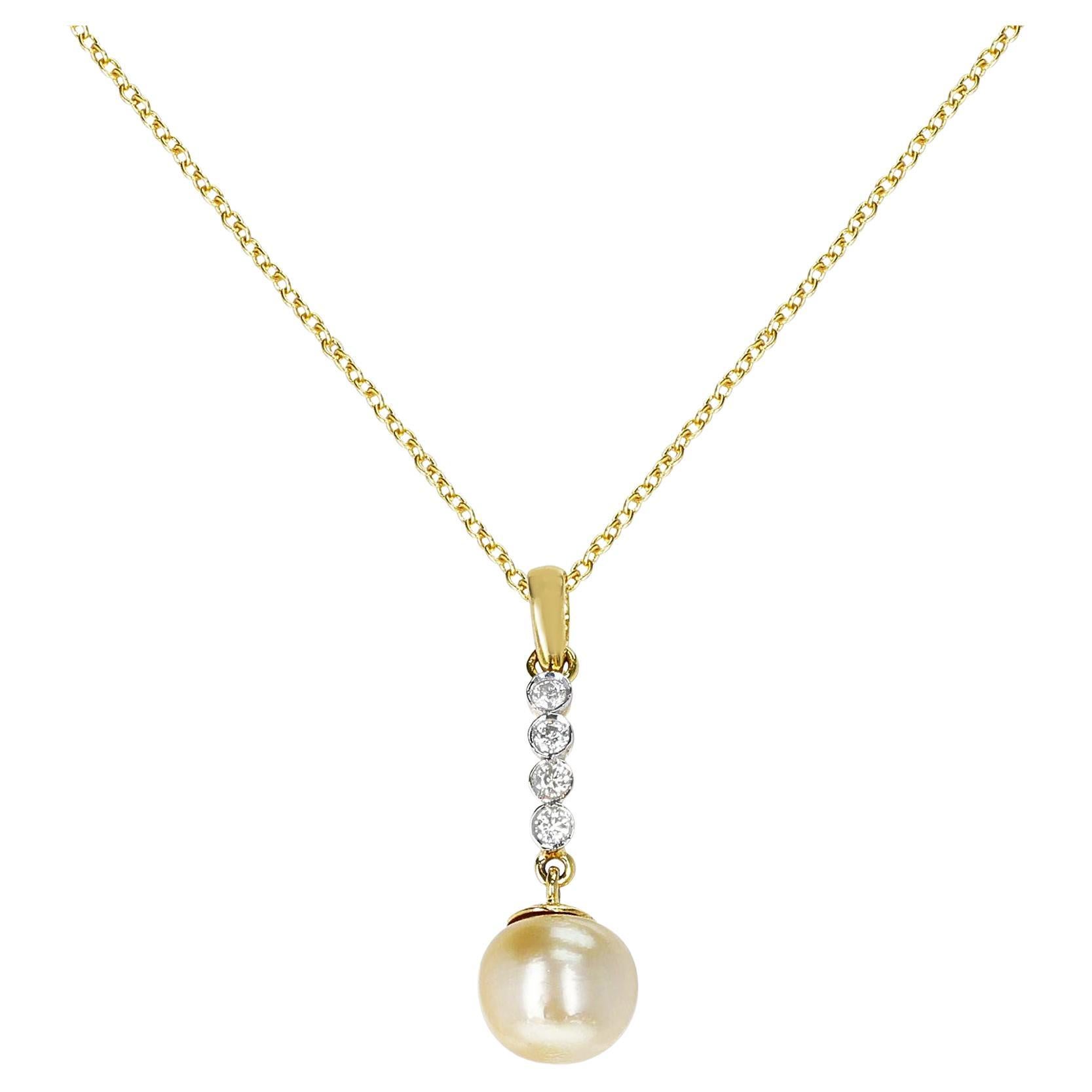 10.40 Ct. South Sea Pearl and 0.25 Diamond Pendant, 14K Gold For Sale