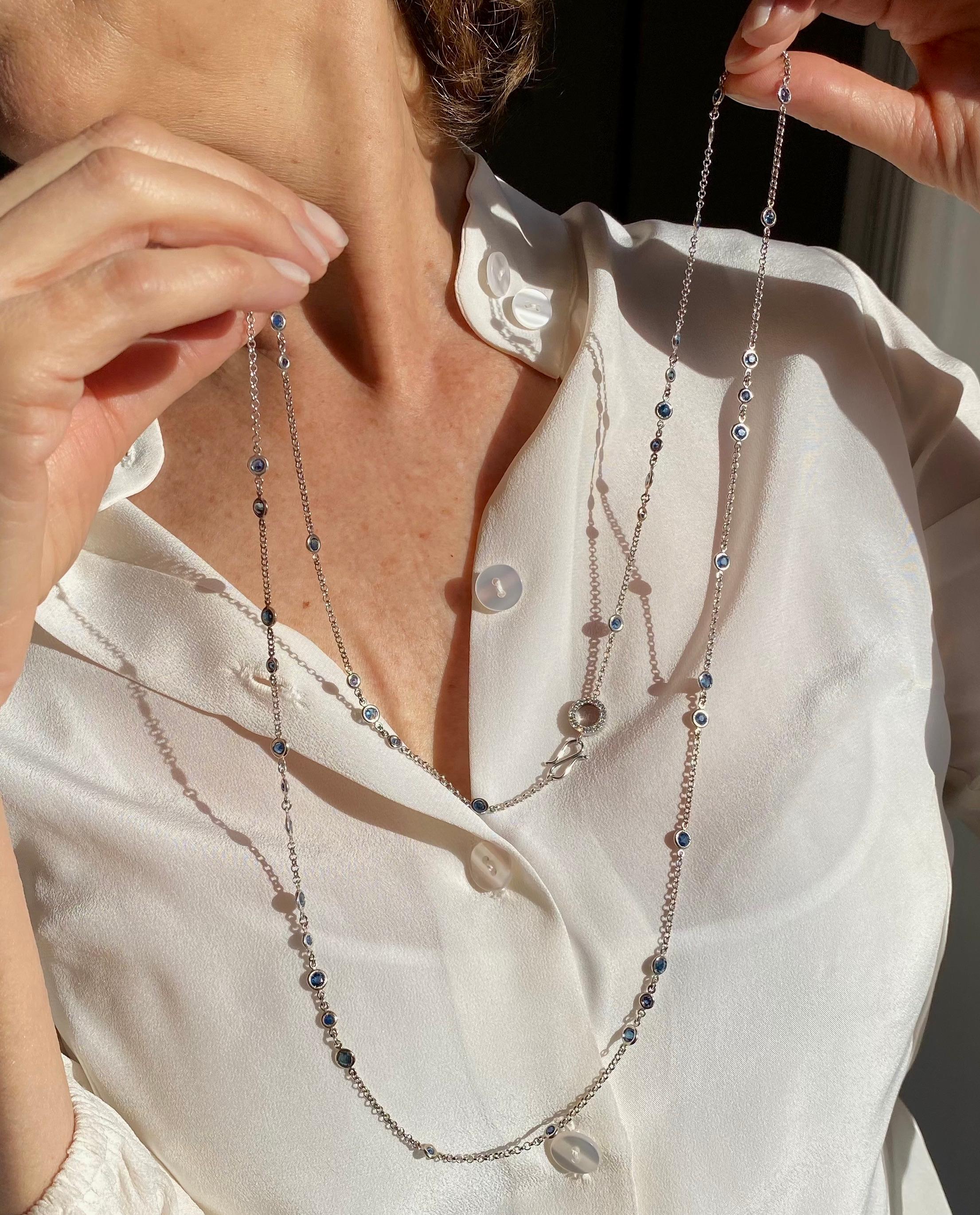 Art Deco 10.40 Carats Sapphires 0.30 Carats White Diamonds 18 Karats Gold Blue Necklace For Sale