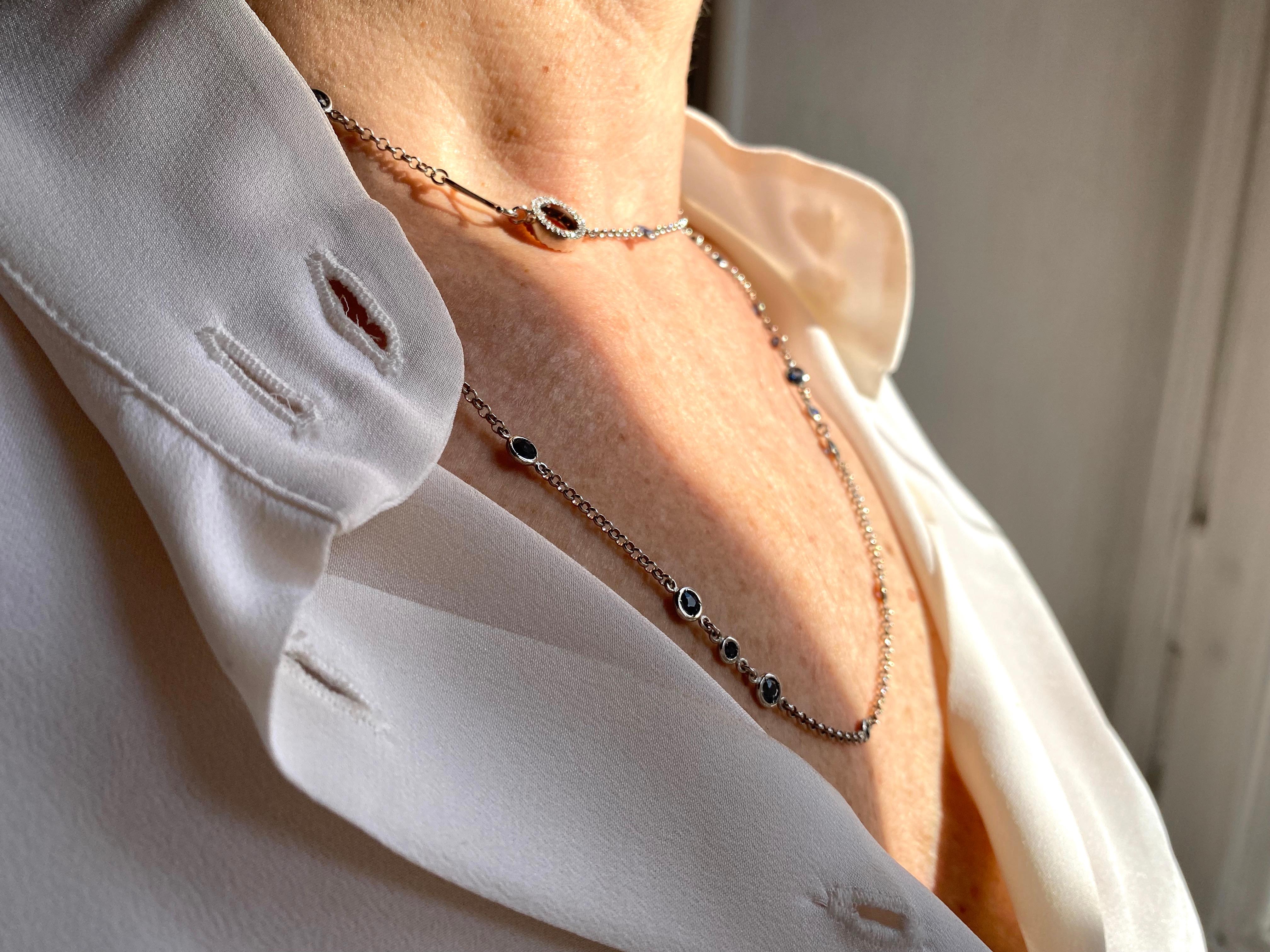 Brilliant Cut 10.40 Carats Sapphires 0.30 Carats White Diamonds 18 Karats Gold Chain Necklace For Sale