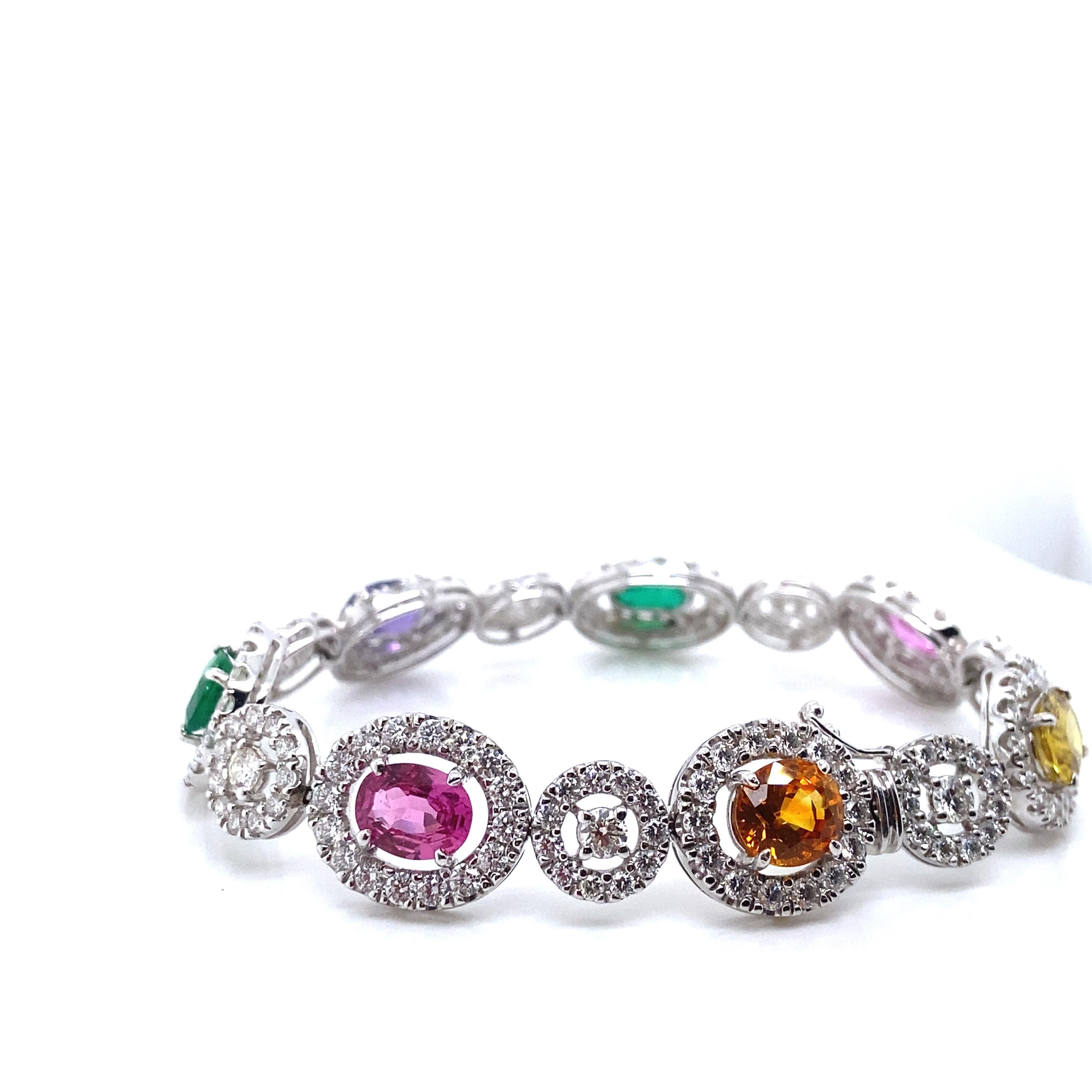 Femenino o masculino Brazalete de oro con zafiro, esmeralda y diamantes de 10,41 quilates certificados GRS sin calor en venta