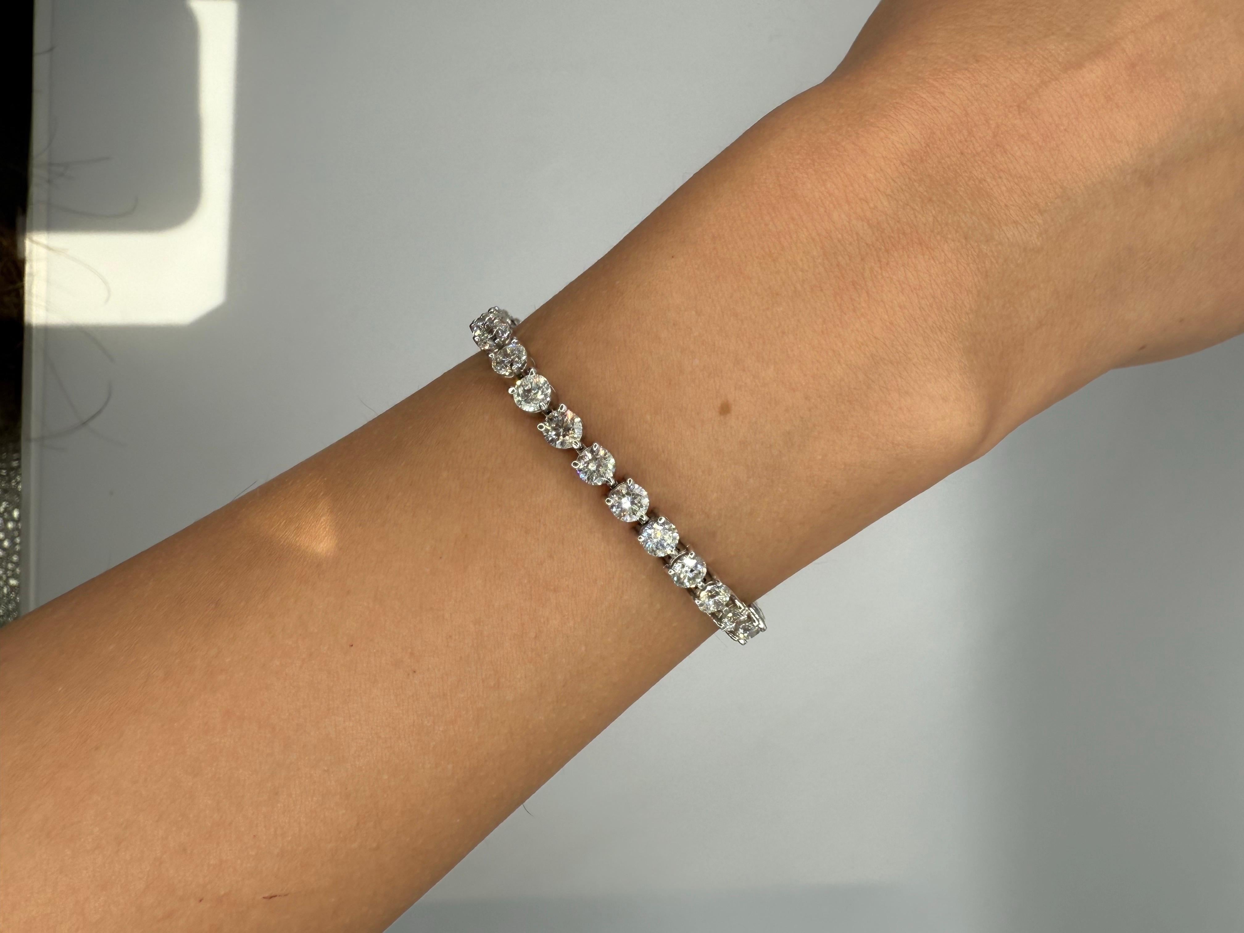 Pulsera de tenis con diamantes redondos de 10,42 quilates y engaste de 3 garras Corte redondo en venta