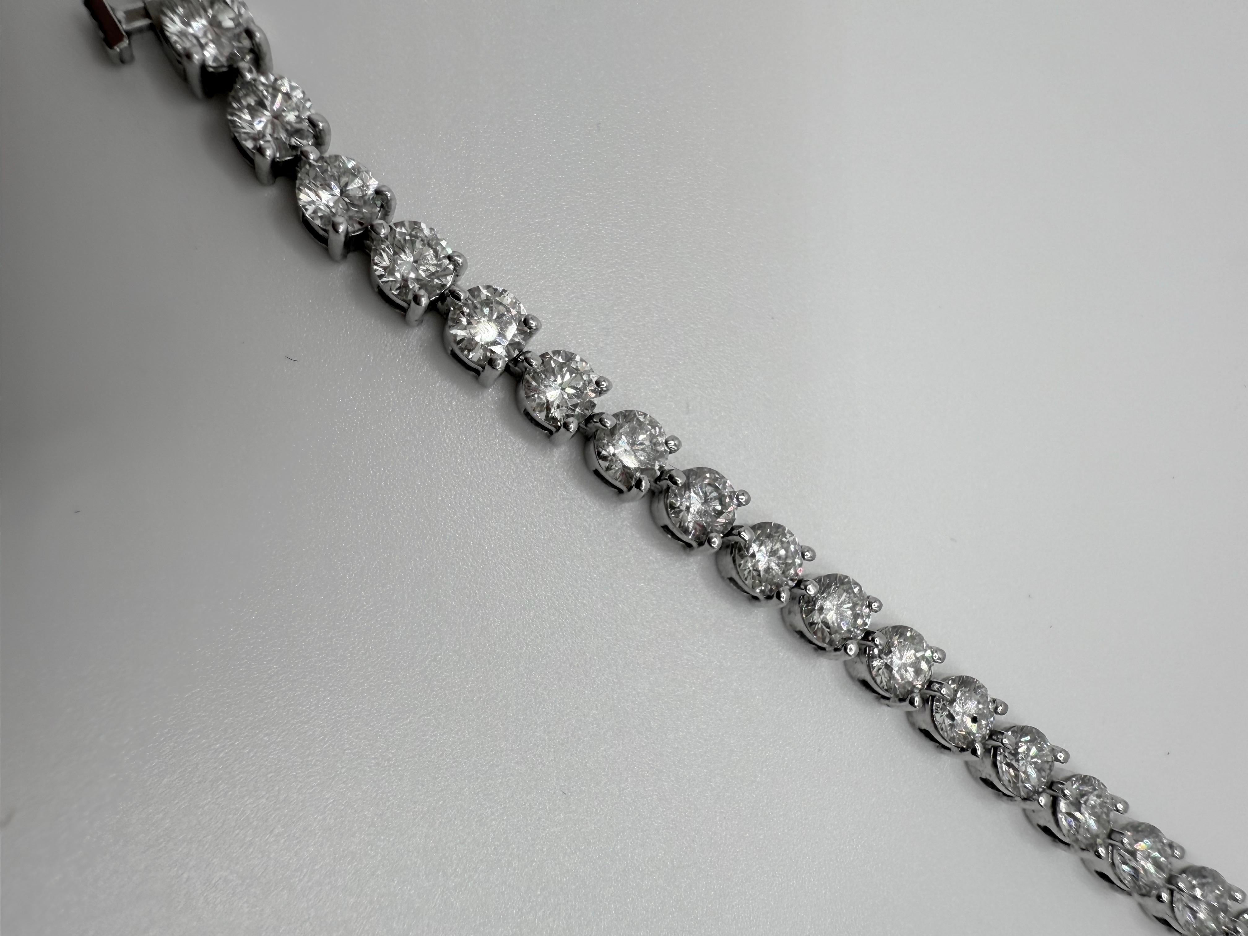 Pulsera de tenis con diamantes redondos de 10,42 quilates y engaste de 3 garras en venta 1