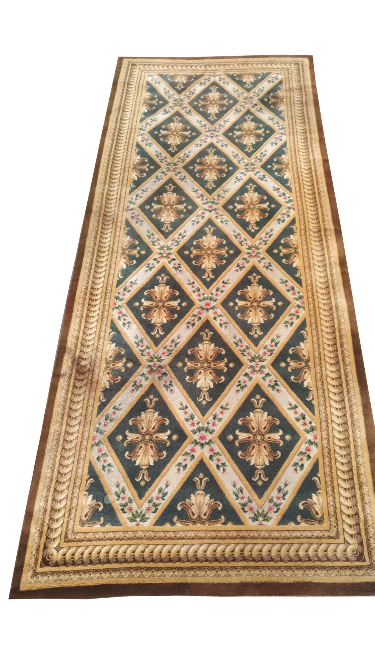 1043 - Beautiful Aubusson rug savonnerie with pretty patterns and colors and Savonnerie style, entirely knotted in wool velvet on a cotton background.