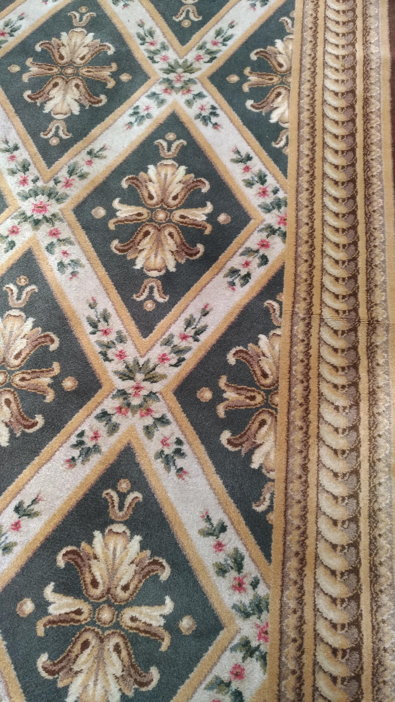 Milieu du XXe siècle 1043 - Joli tapis français d'Aubusson savonnerie en vente
