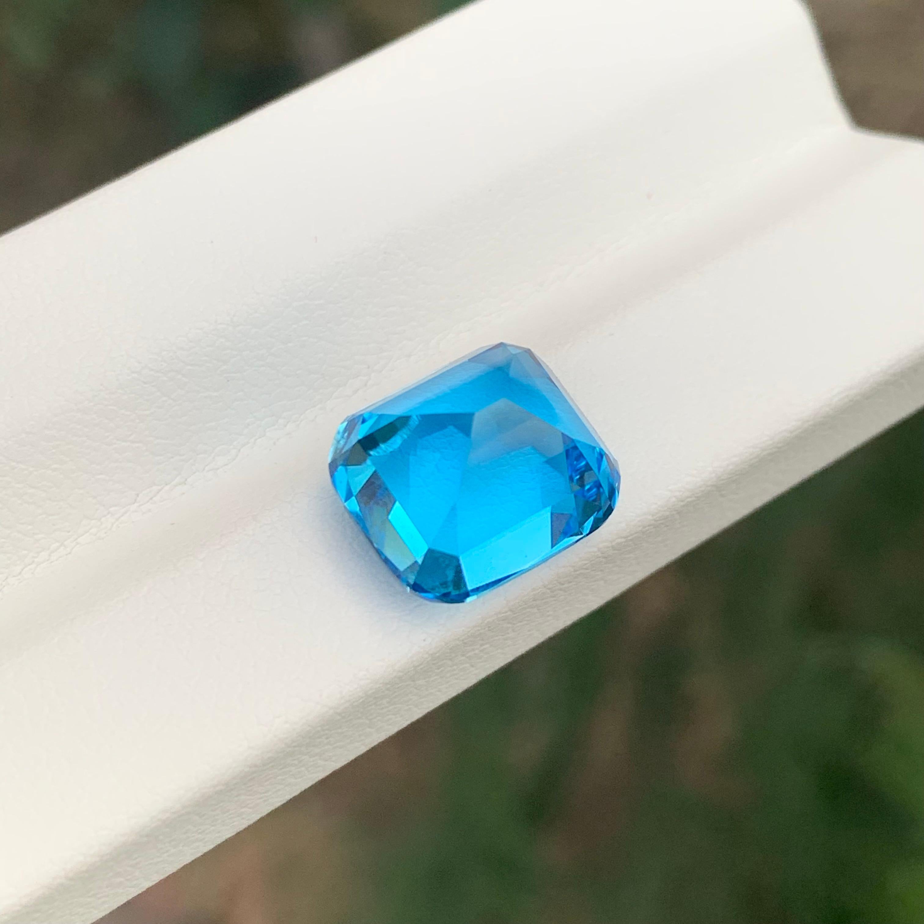 10,45 carati di elegante Topazio blu svizzero sfuso a forma di cuscino in vendita 3
