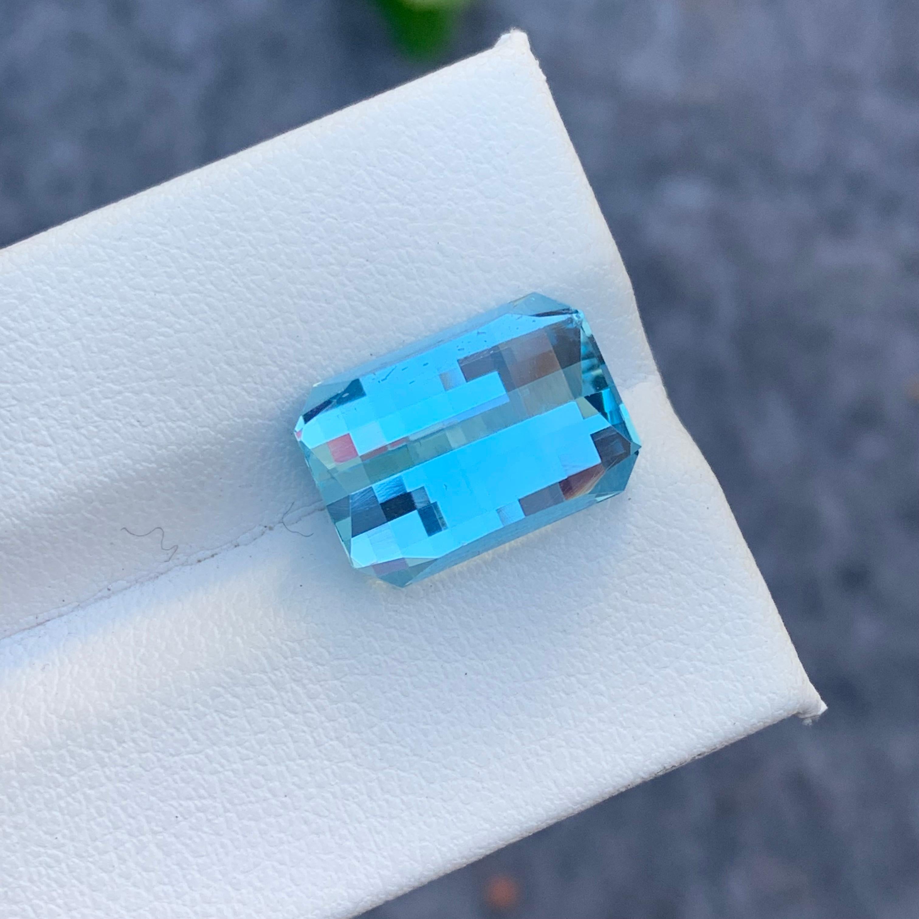 Superbe topaze bleu ciel non sertie de 10,45 carats, taille pixel, du Brésil en vente 4