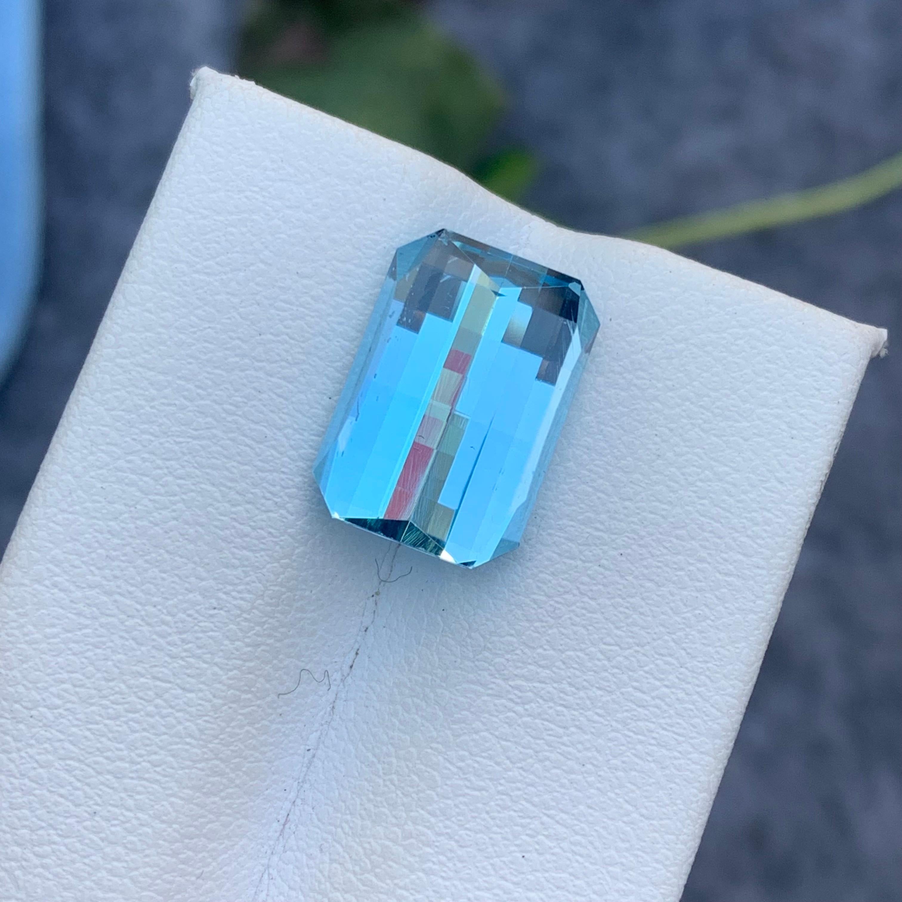 Superbe topaze bleu ciel non sertie de 10,45 carats, taille pixel, du Brésil en vente 8