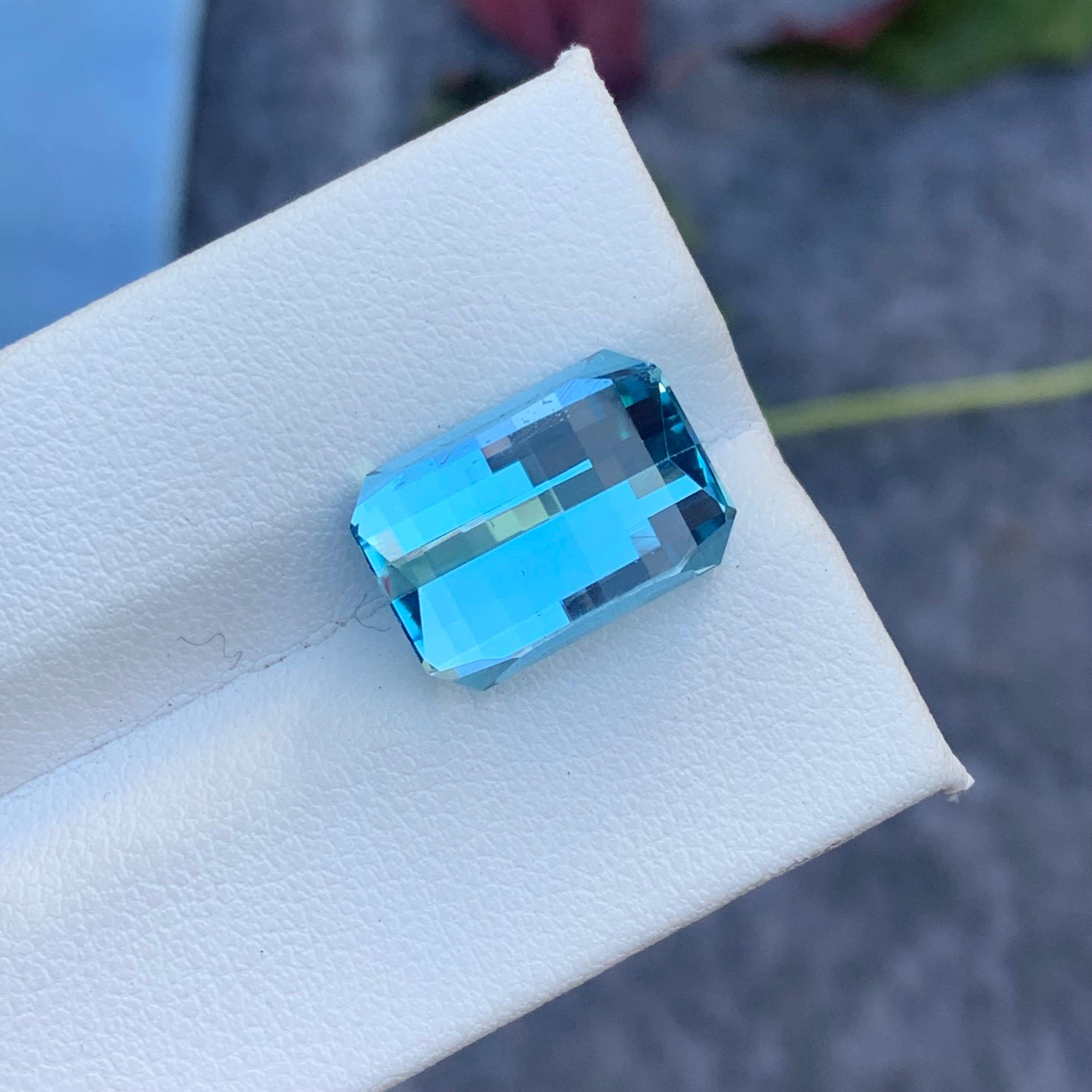 Superbe topaze bleu ciel non sertie de 10,45 carats, taille pixel, du Brésil en vente 9