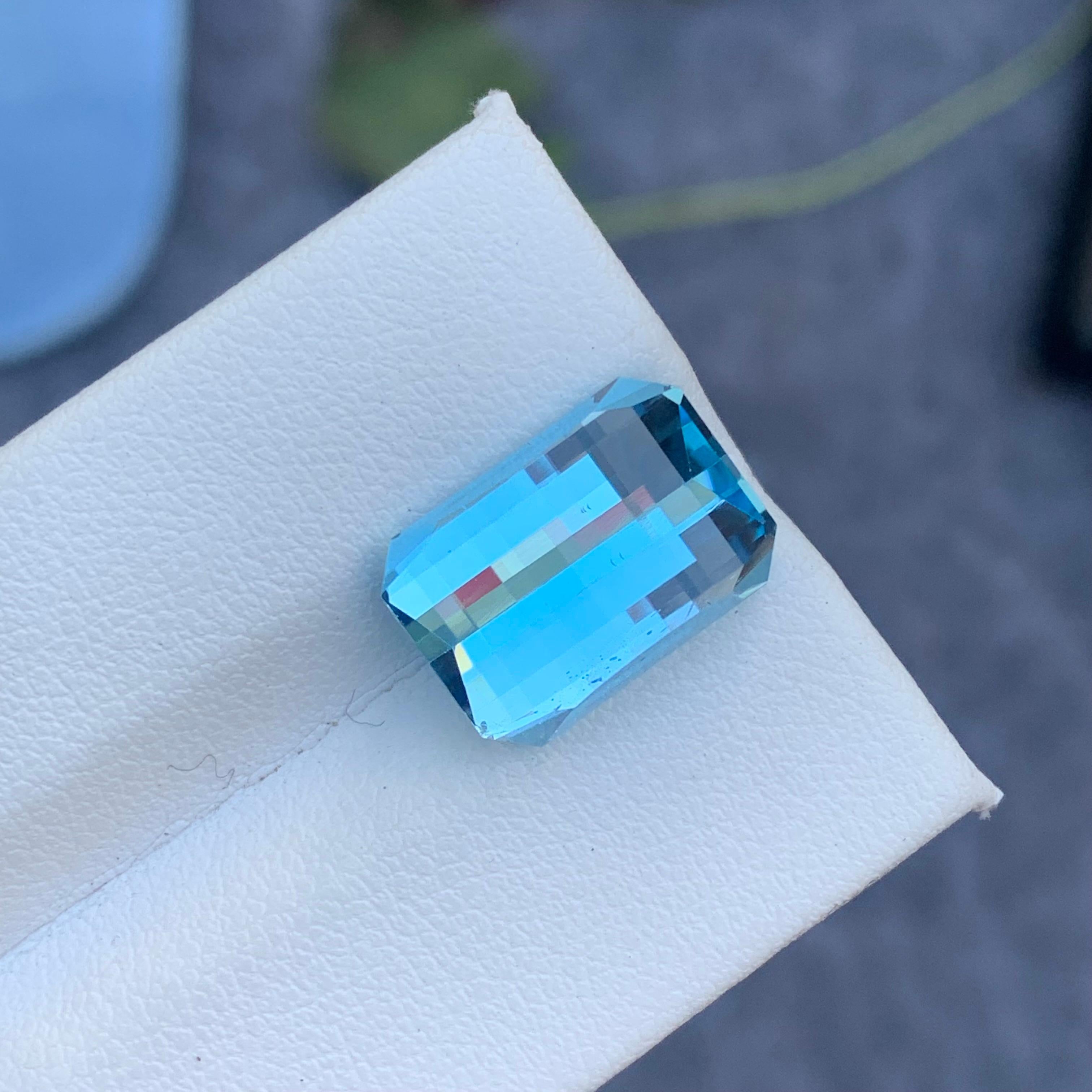 Superbe topaze bleu ciel non sertie de 10,45 carats, taille pixel, du Brésil Unisexe en vente