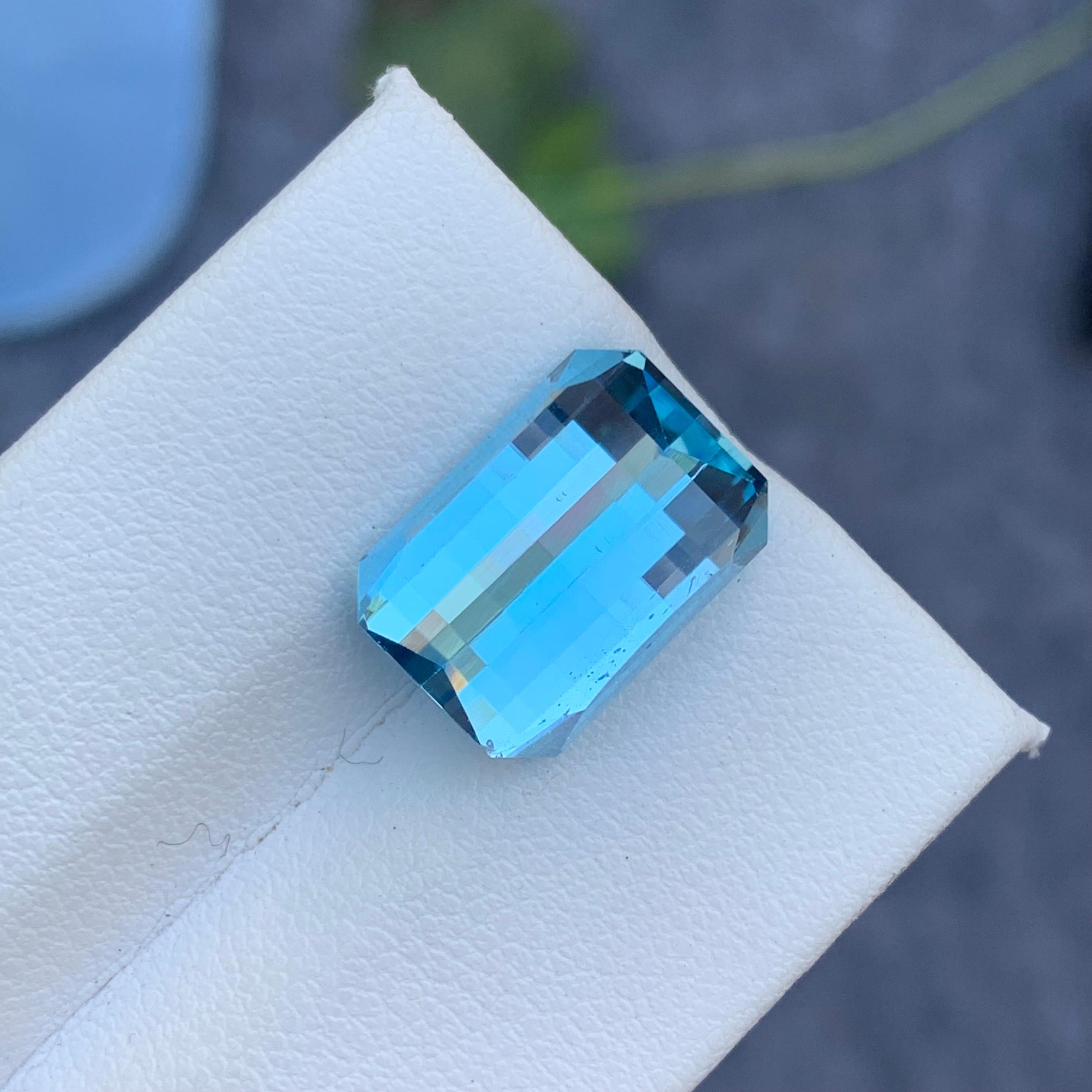 Superbe topaze bleu ciel non sertie de 10,45 carats, taille pixel, du Brésil en vente 1