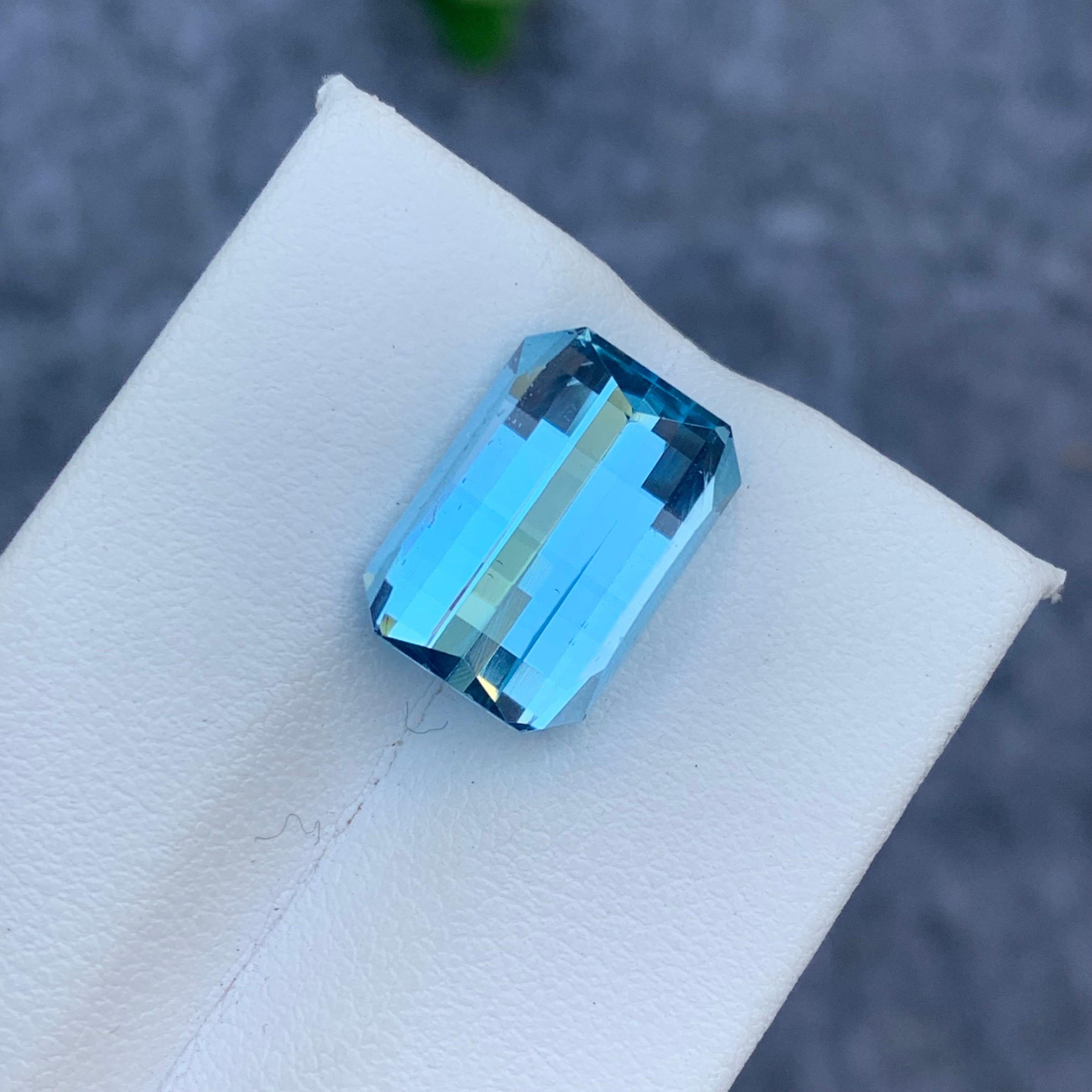 Superbe topaze bleu ciel non sertie de 10,45 carats, taille pixel, du Brésil en vente 3