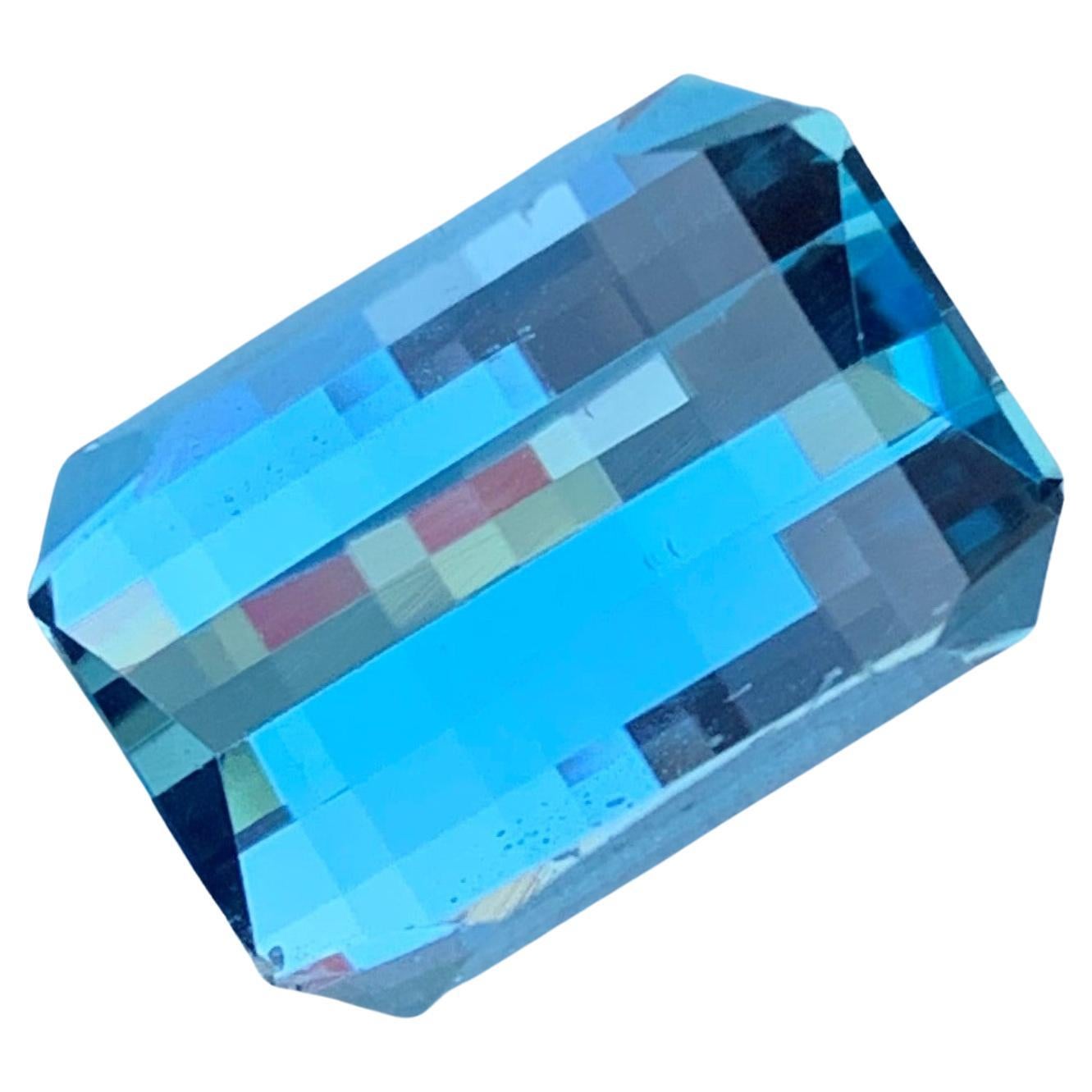 Superbe topaze bleu ciel non sertie de 10,45 carats, taille pixel, du Brésil en vente