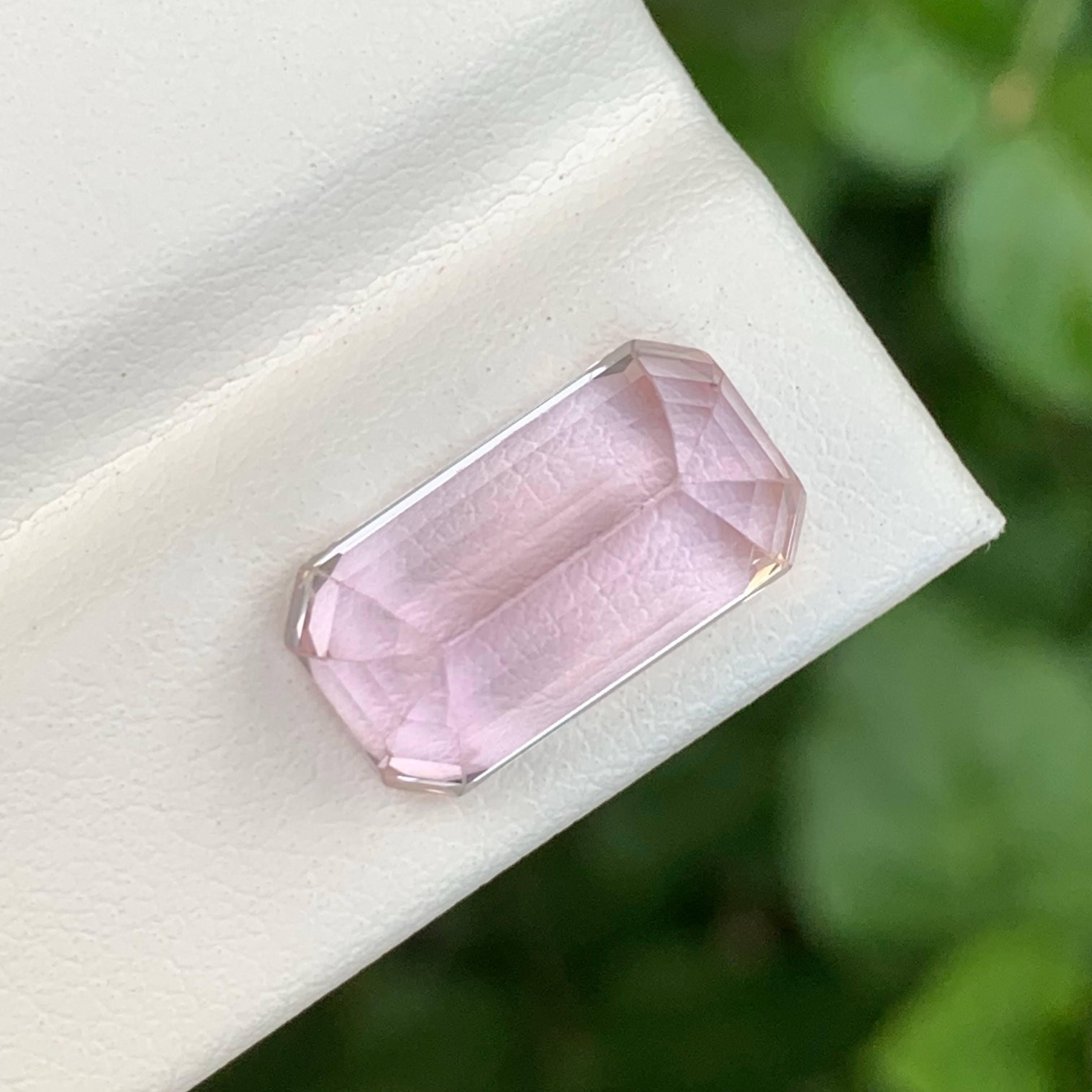 Moderne 10.45 Carat Loose Pink Kunzite Stone Emerald Cut Natural Afghan Gemstone (pierre précieuse afghane) en vente