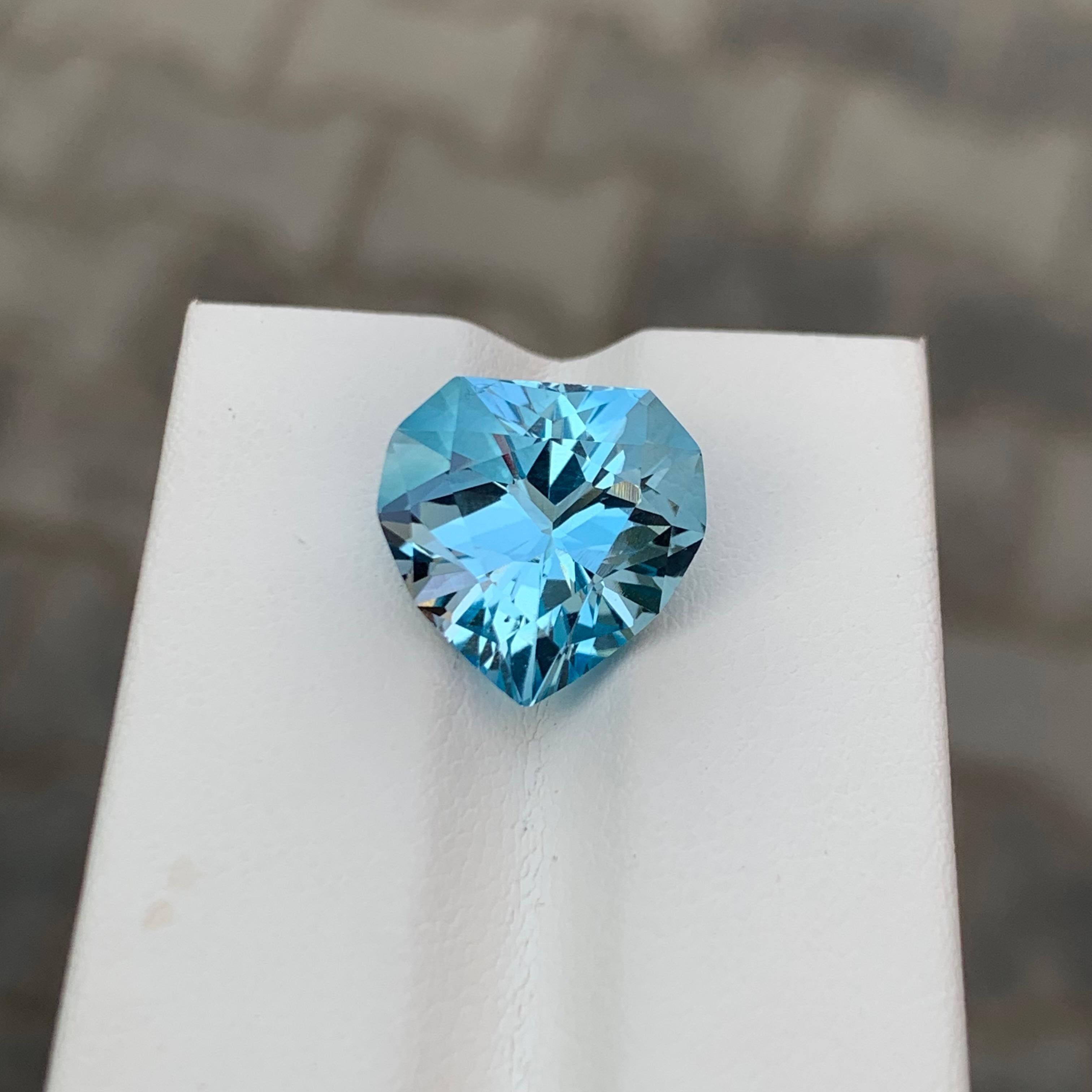 Arts and Crafts 10.45 Carat Lovely Faceted Blue Topaz Heart Shape Gem For Necklace For Sale