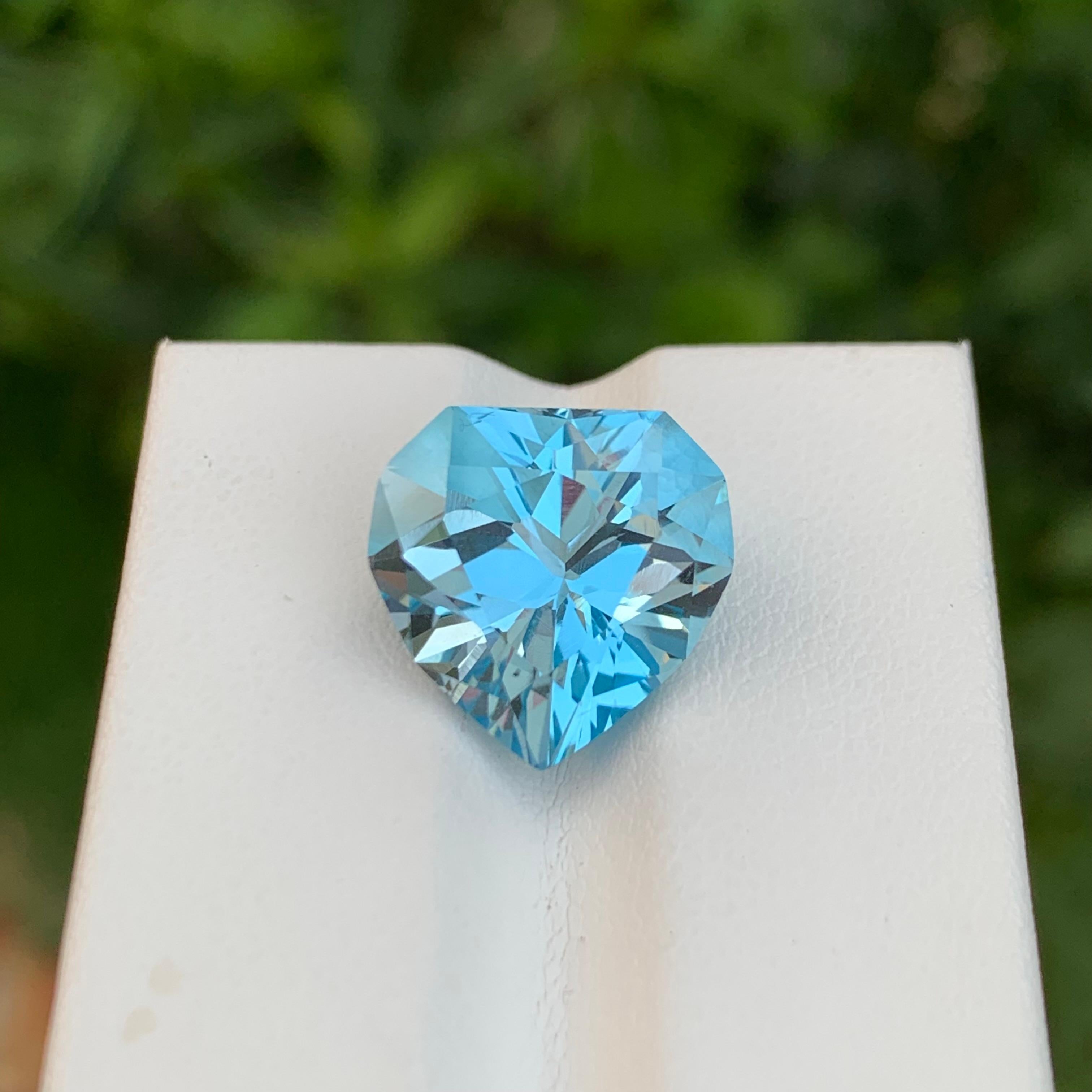 10.45 Carat Lovely Faceted Blue Topaz Heart Shape Gem For Necklace In New Condition For Sale In Peshawar, PK