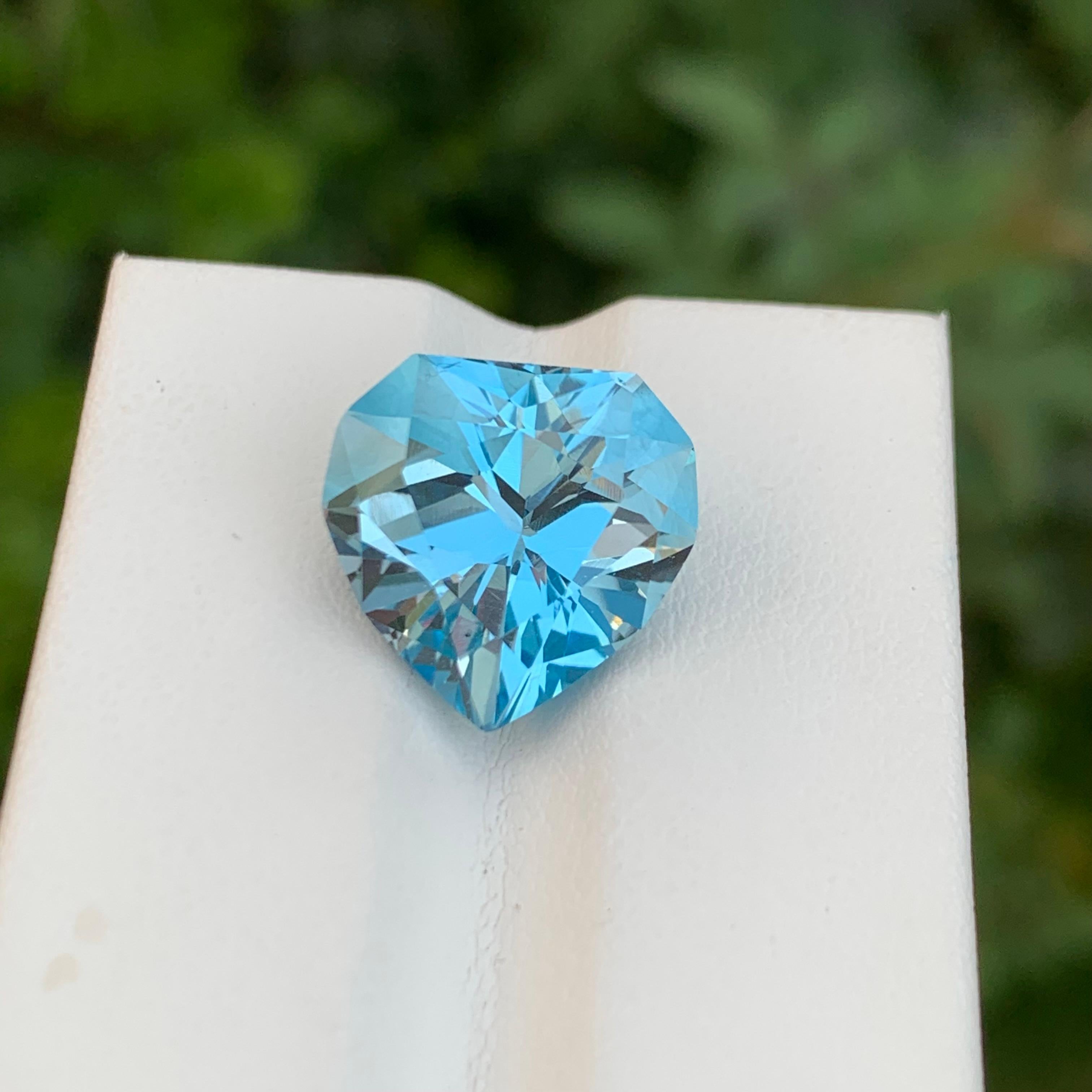 10.45 Carat Lovely Faceted Blue Topaz Heart Shape Gem For Necklace For Sale 1
