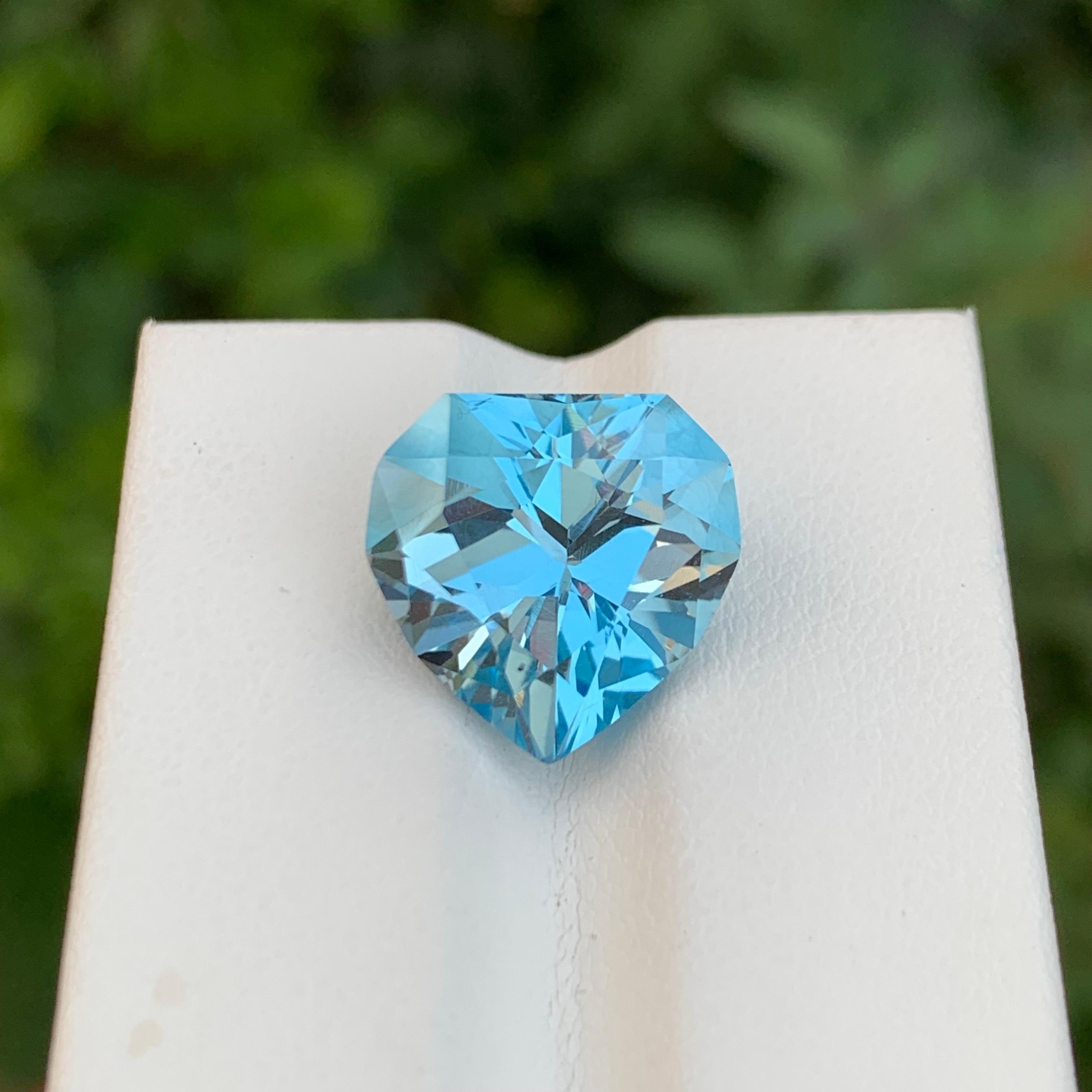 10.45 Carat Lovely Faceted Blue Topaz Heart Shape Gem For Necklace For Sale 2
