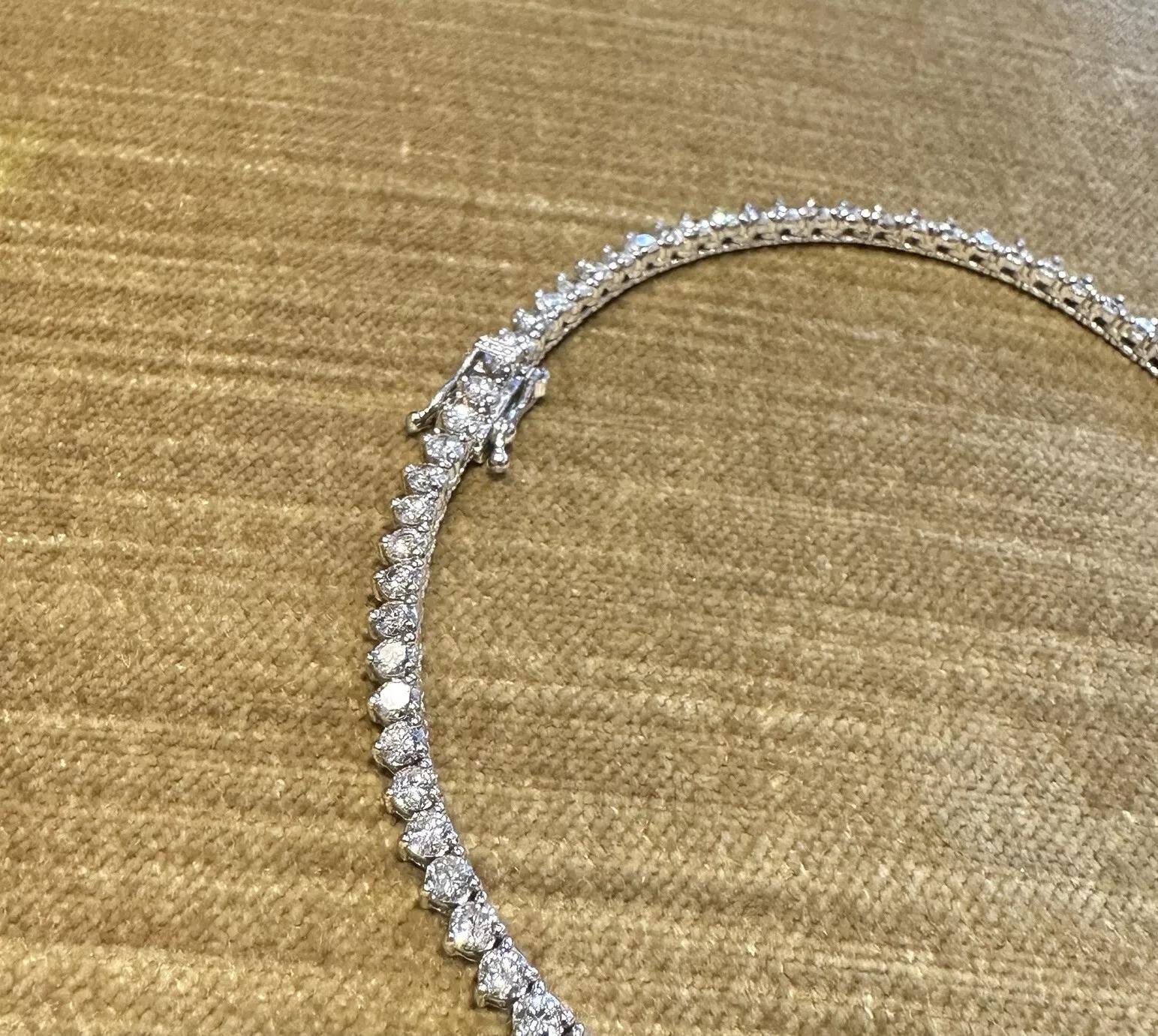 10.45 carats Diamond Tennis Necklace in 18k White Gold 16.5 inches long In Excellent Condition For Sale In La Jolla, CA
