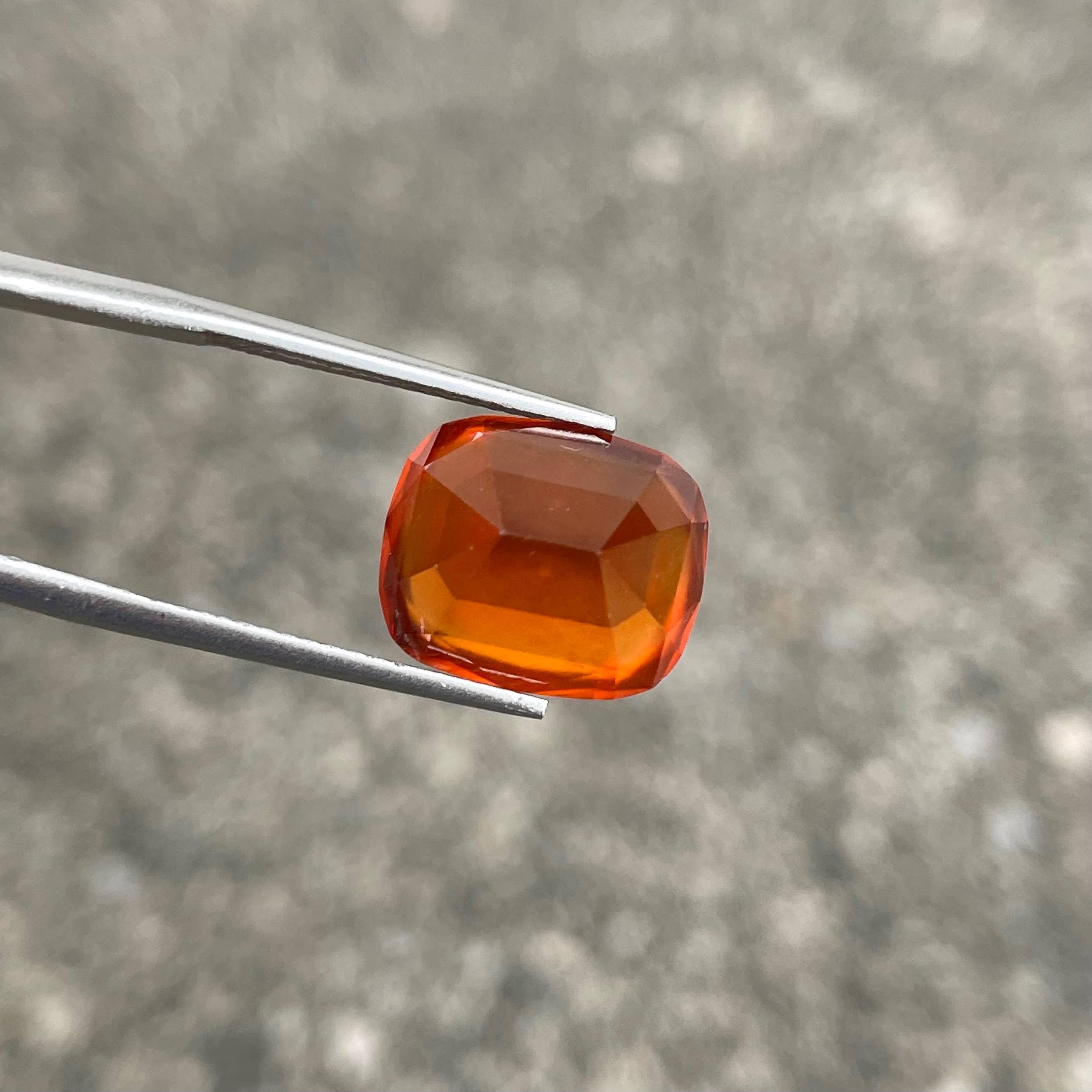 Moderno 10,45 carati di granato rosso di assonite taglio a cuscino Gemma africana naturale in vendita