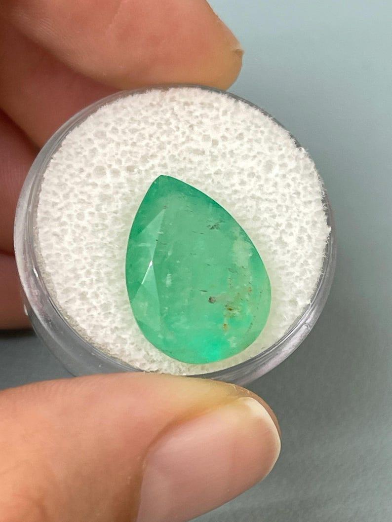 10,45ct 18x13 Erdgrüner natürlicher kolumbianischer Smaragd im Birnenschliff May Geburtsstein im Zustand „Neu“ im Angebot in Jupiter, FL