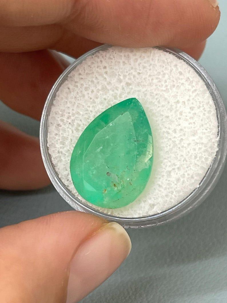 10,45ct 18x13 Erdgrüner natürlicher kolumbianischer Smaragd im Birnenschliff May Geburtsstein Damen im Angebot
